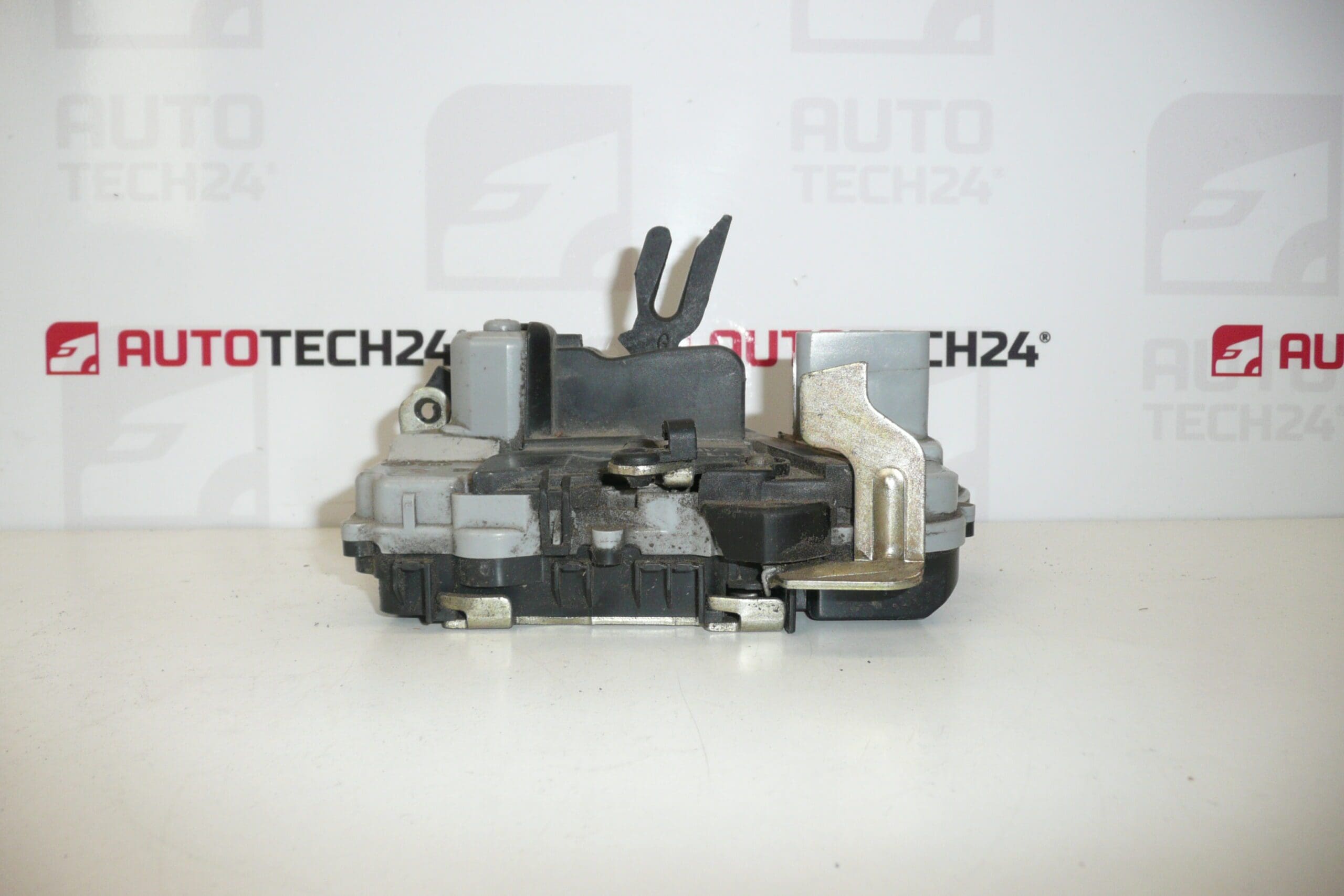 Condutor da fechadura da porta dianteira esquerda Citroën Xsara 9135H4