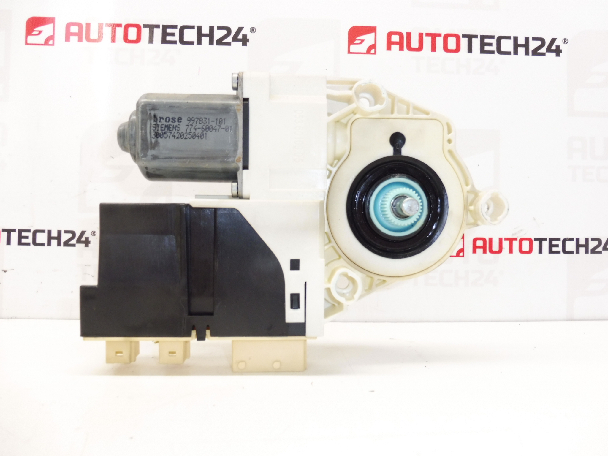 Motor da janela dianteira direita Peugeot 307 9681587380