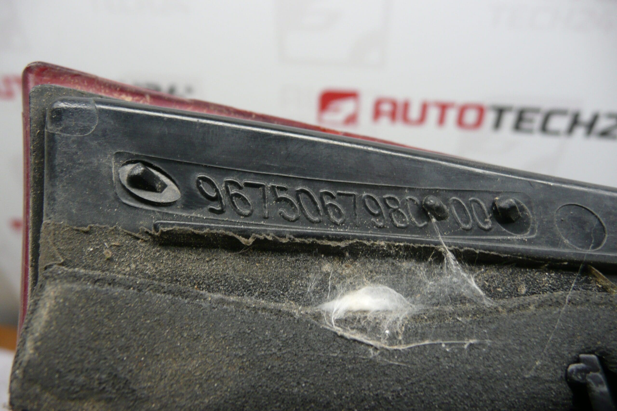 Luz interior traseira esquerda Citroën C5 X7 9675067980 6350LW