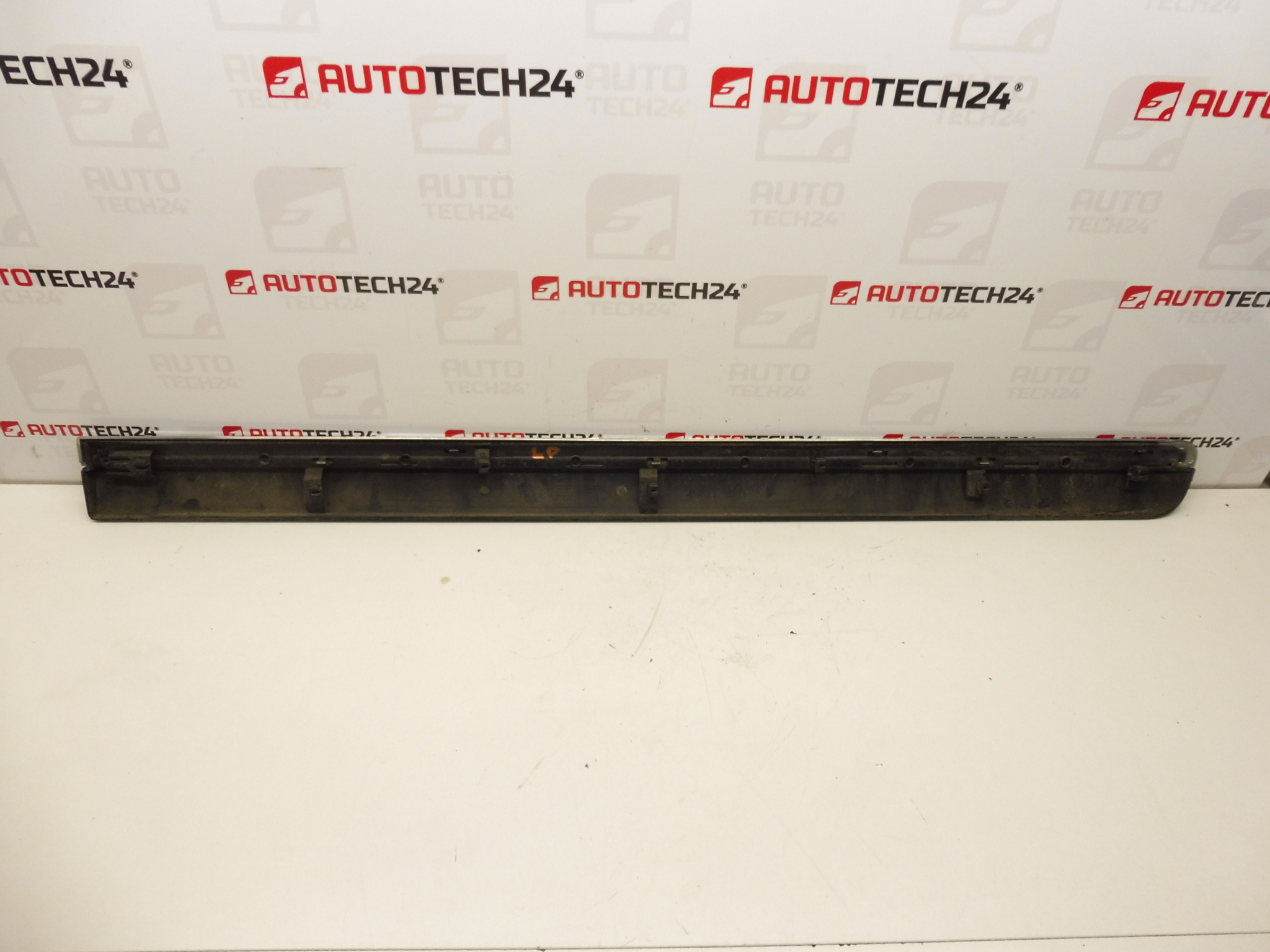 Moldura da porta dianteira esquerda Citroen C8 Peugeot 807 EYJ 1401028777 8545GH