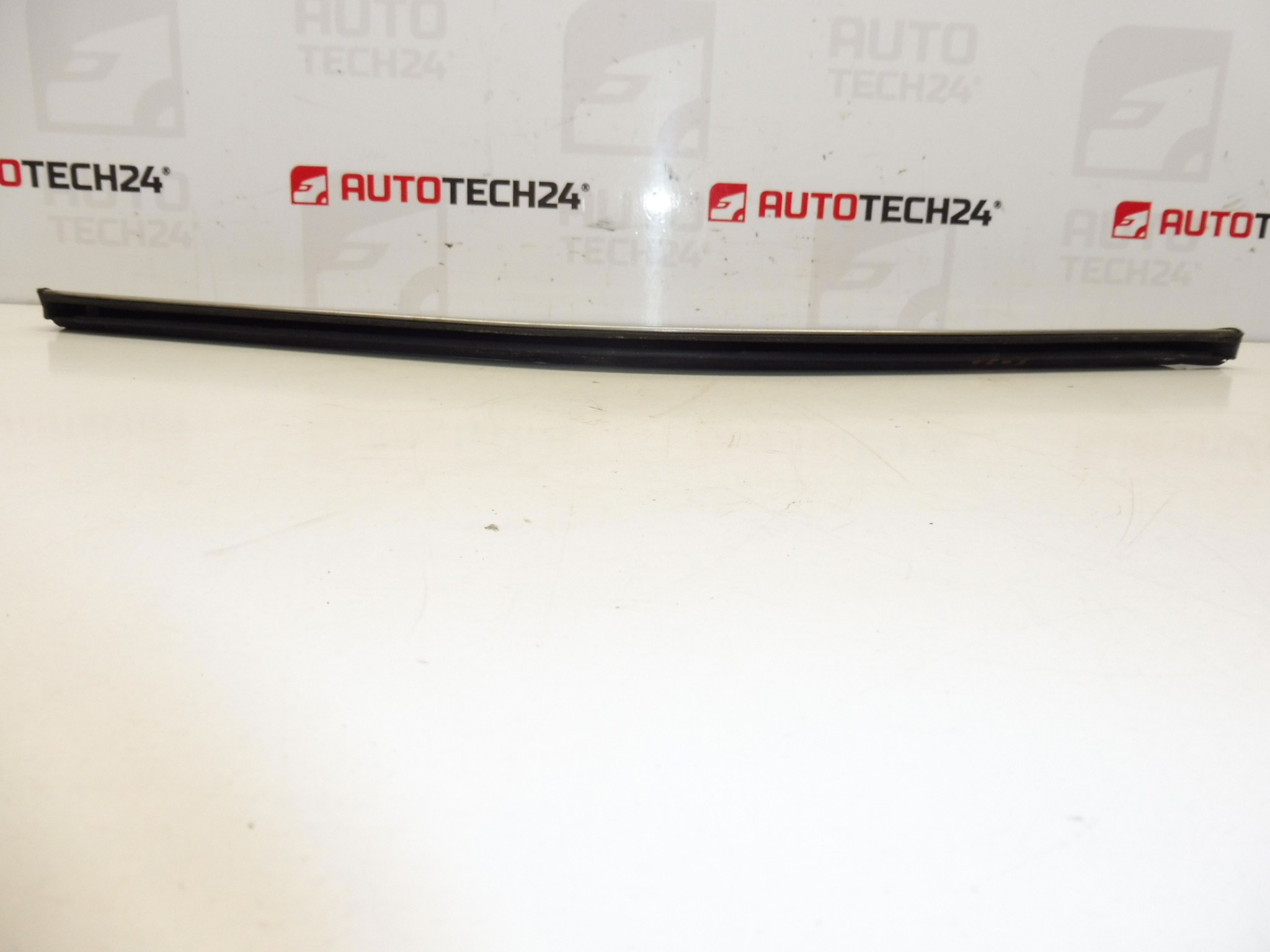 Faixa CROMADA para o paralama dianteiro direito Citroen C4 Picasso 7841W2