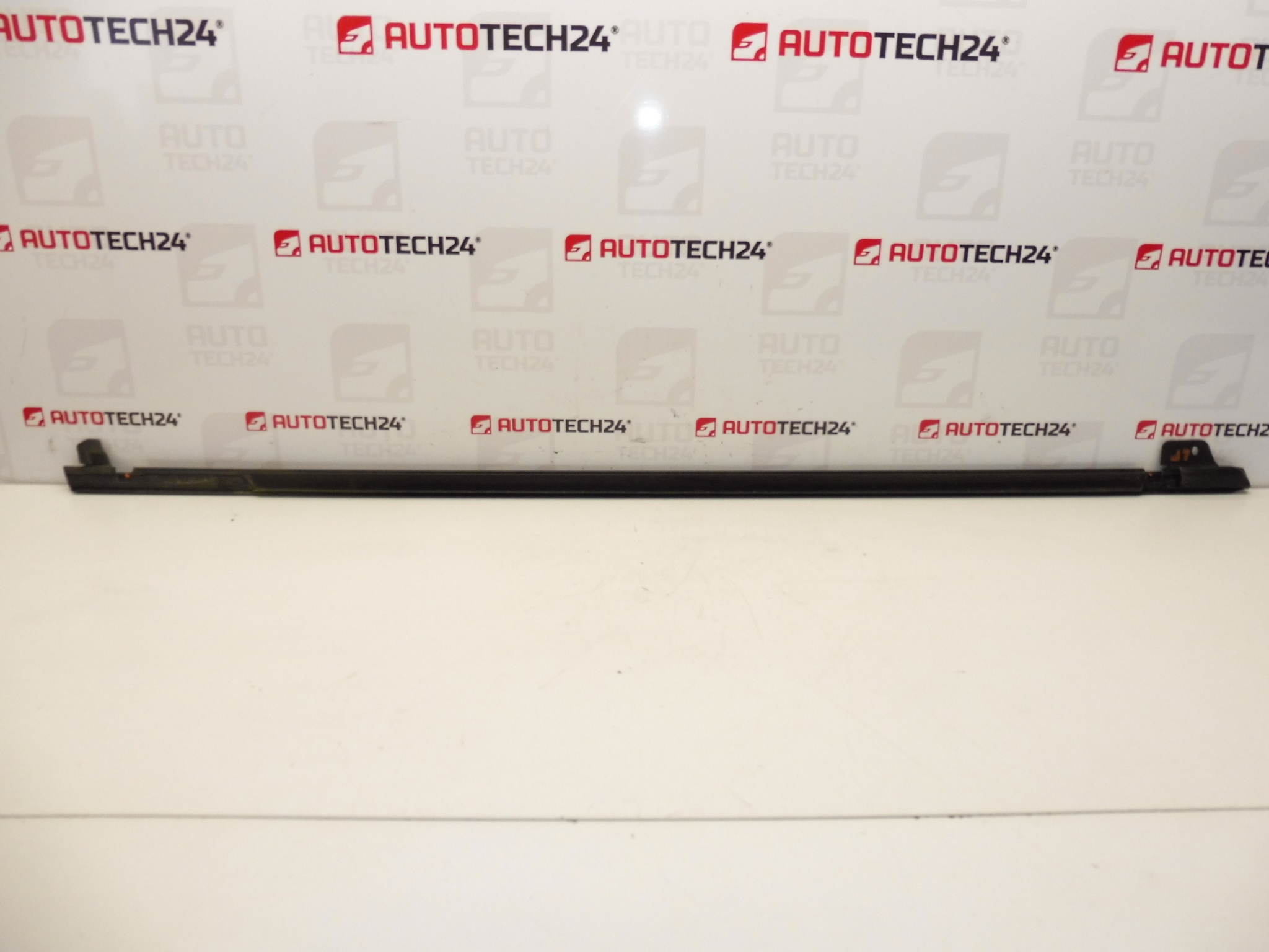 Faixa CROMADA porta dianteira esquerda Citroen C4 Picasso 9334P7