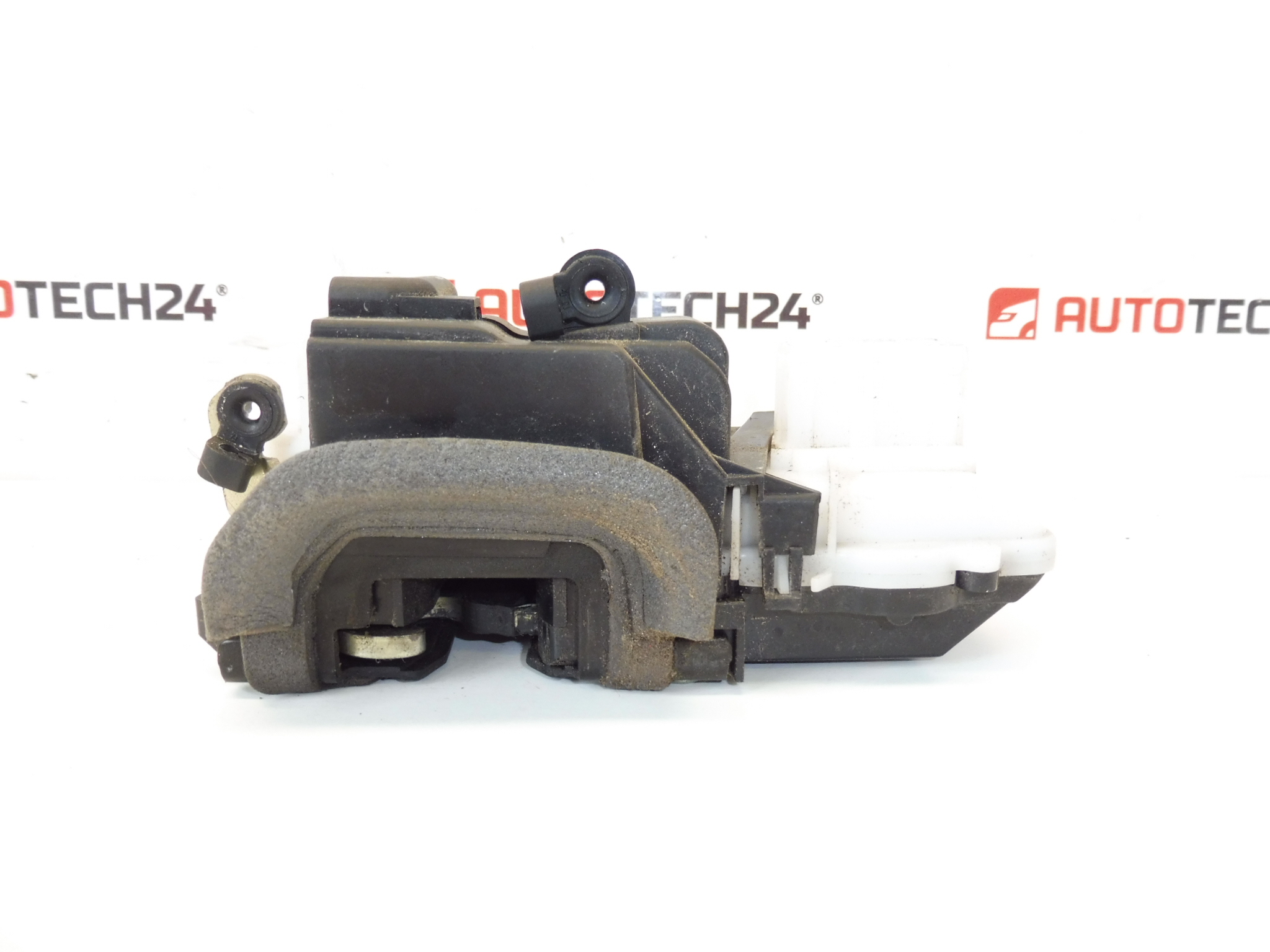 Fechadura da porta dianteira direita Peugeot 607 9136H3