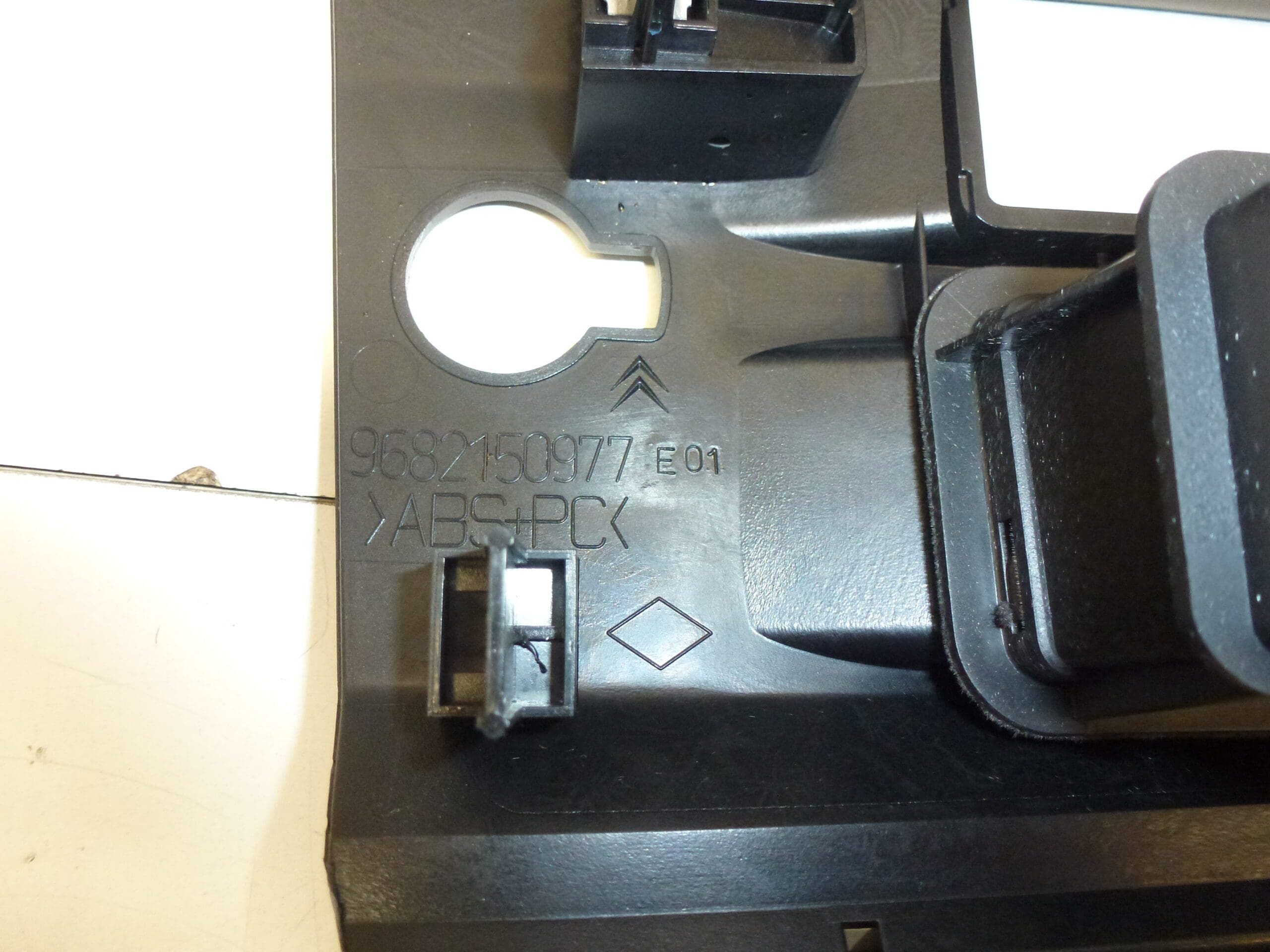 Estrutura central Citroën C4 9682150977 8212YA