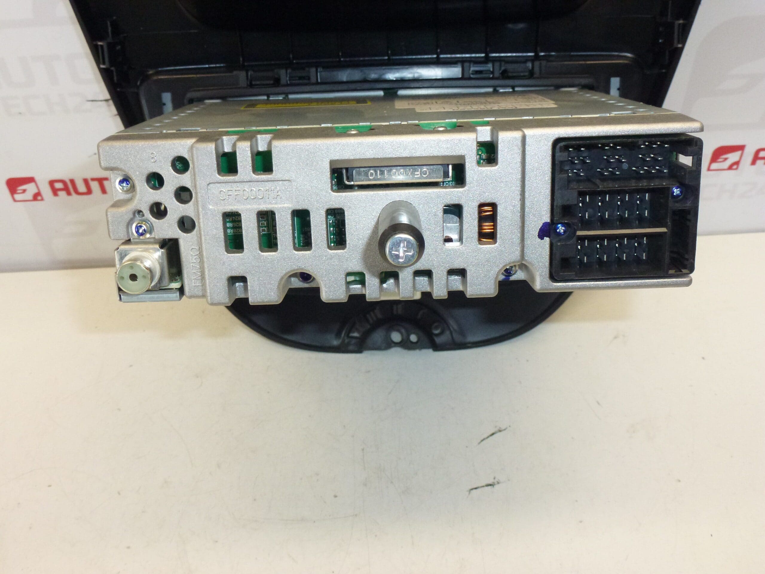 Auto-rádio CLARION com CD Citroën C1 Peugeot 107