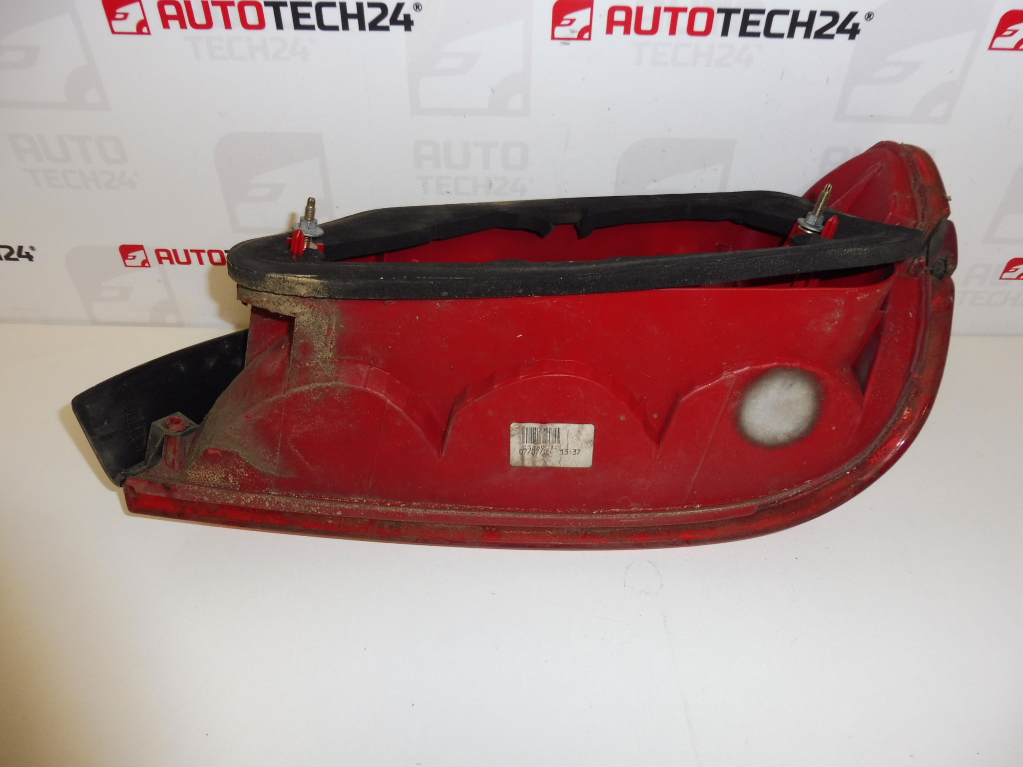 Lâmpada traseira esquerda com moldura EKQD Peugeot 406 9630364877 6350L5