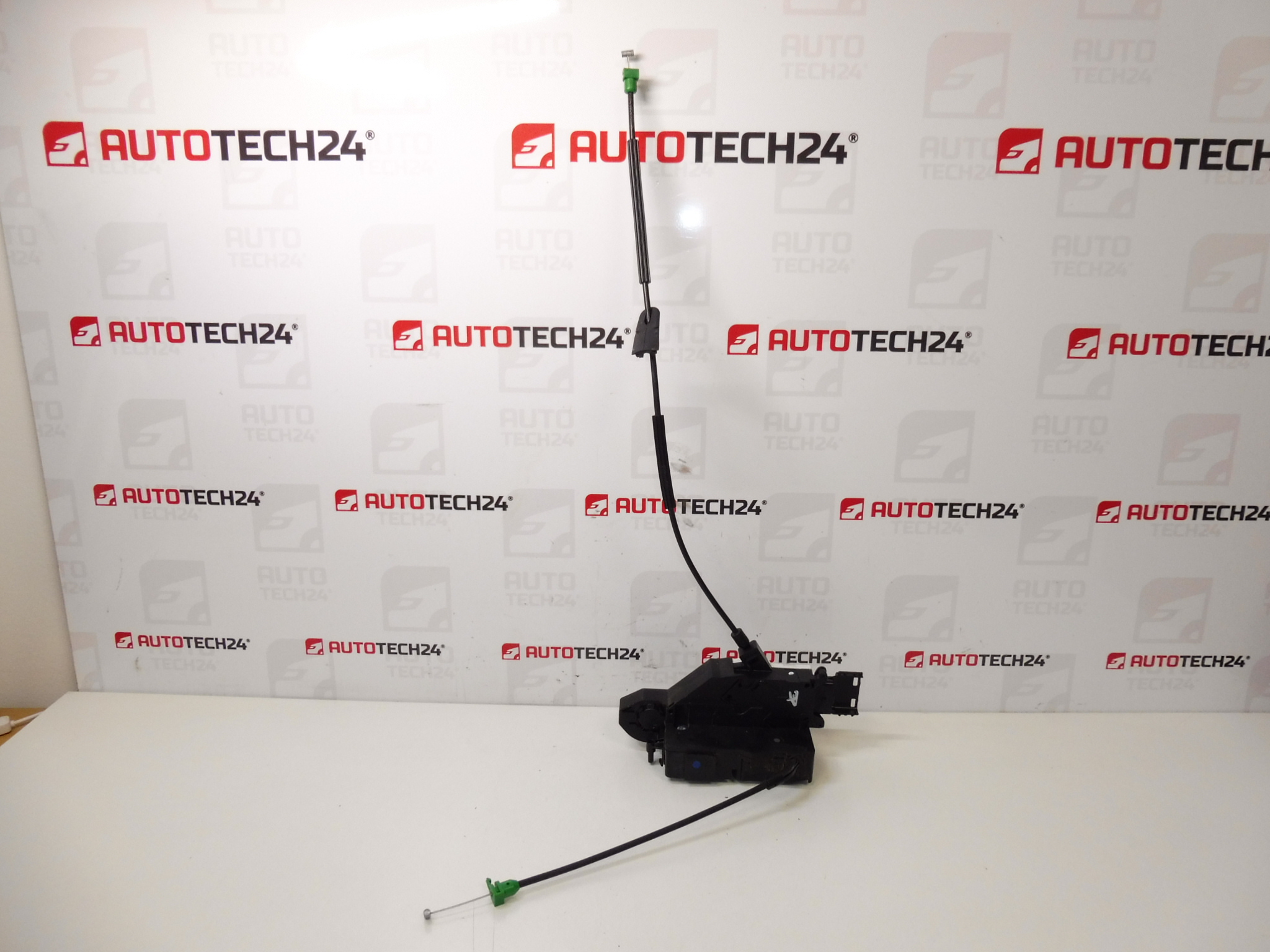 Fechadura da porta dianteira direita Citroën C3 Picasso 9136FH