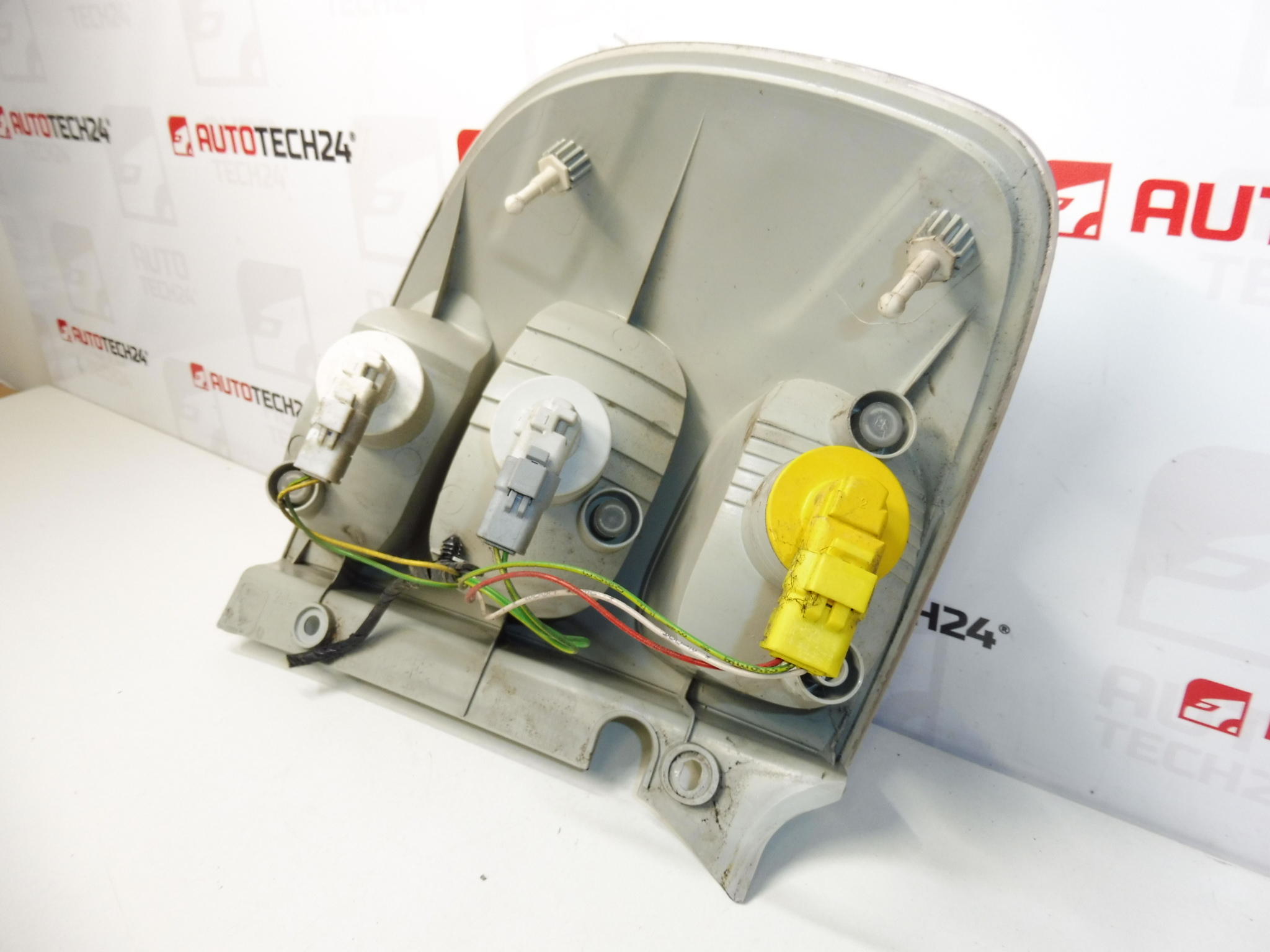 Luz traseira direita Citroën C3 PLURIEL 9641775180 6351R6