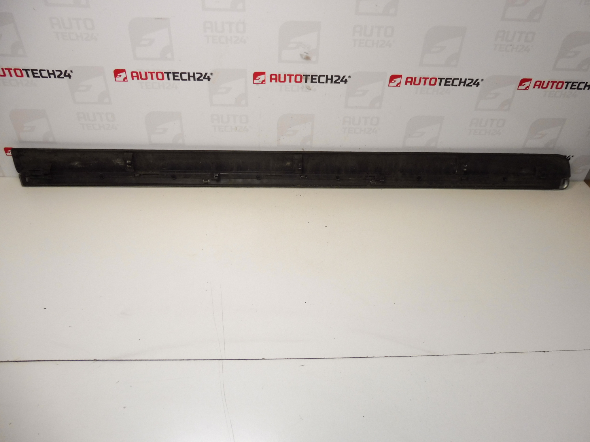 Moldagem direita da porta dianteira Citroen C8 Peugeot 807 EYZW 1401028477 8545GJ