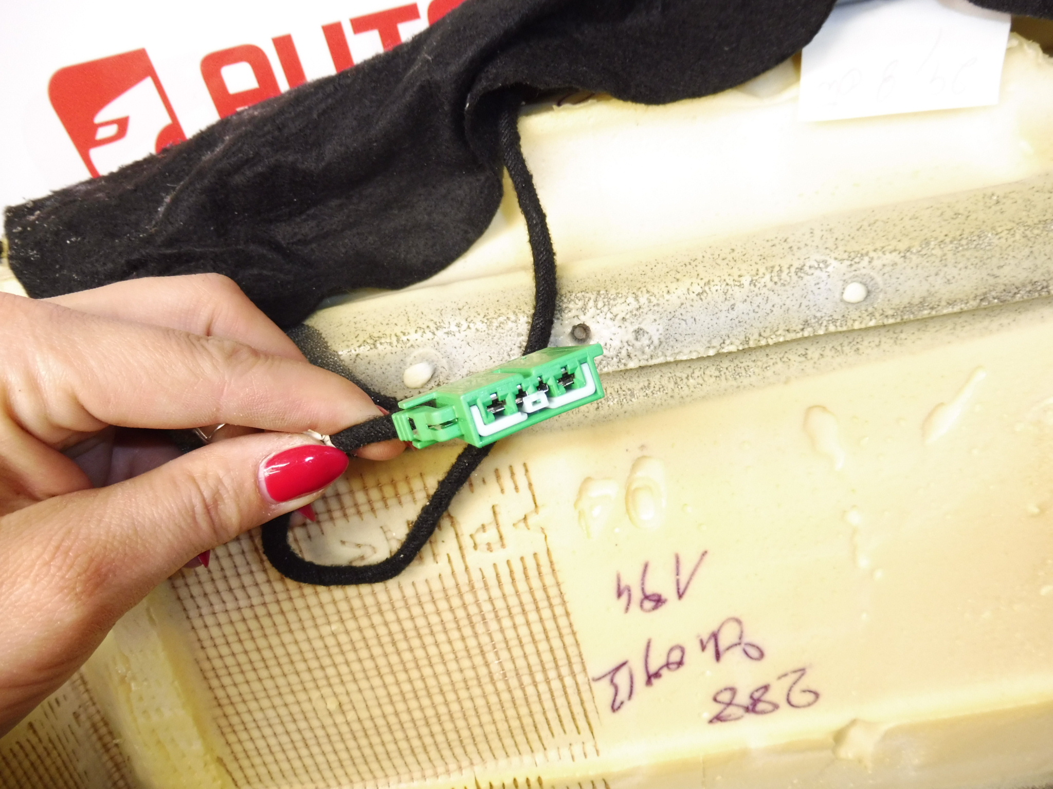 Capa de assento do motorista aquecida Peugeot 308 16104799EY