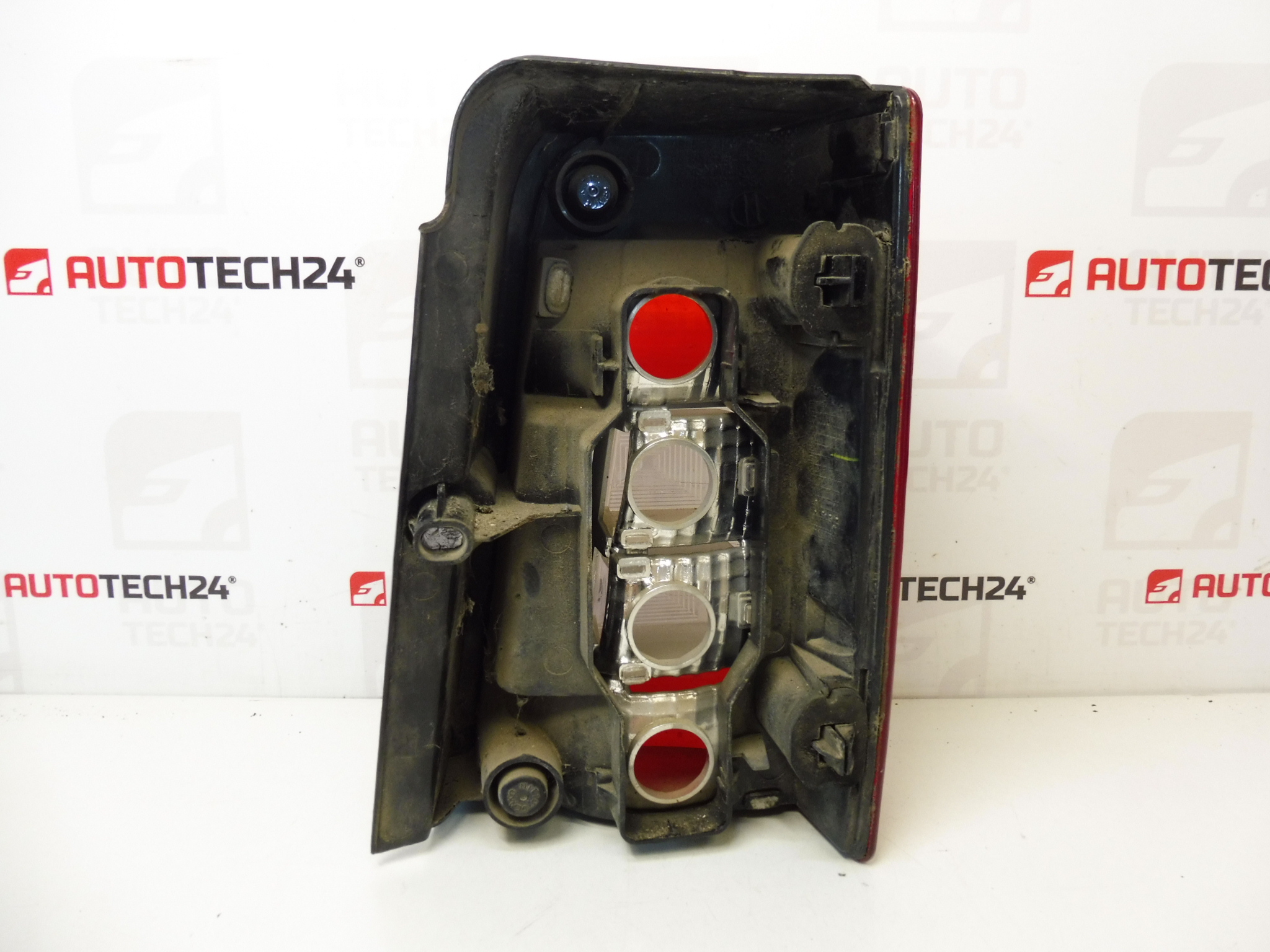 Luz traseira esquerda Citroën Peugeot 9657977080 6350Z1