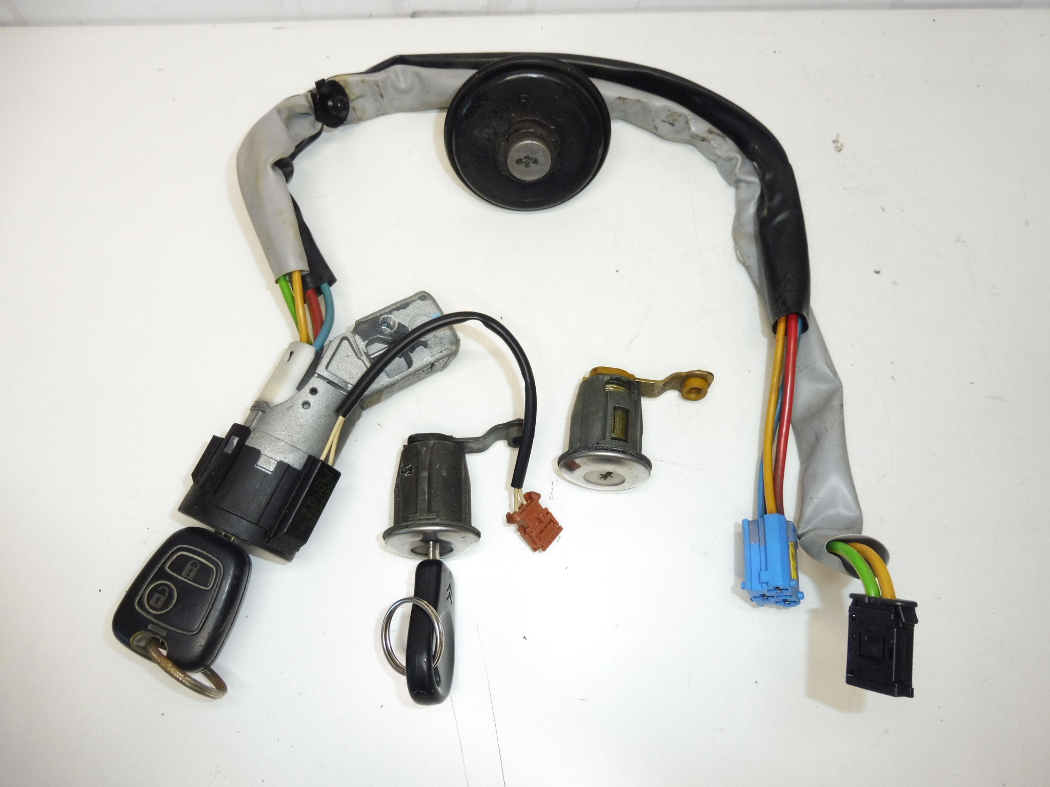 Conjunto de 2 chaves e fechaduras Citroën Berlingo II 4162CF 4162CH