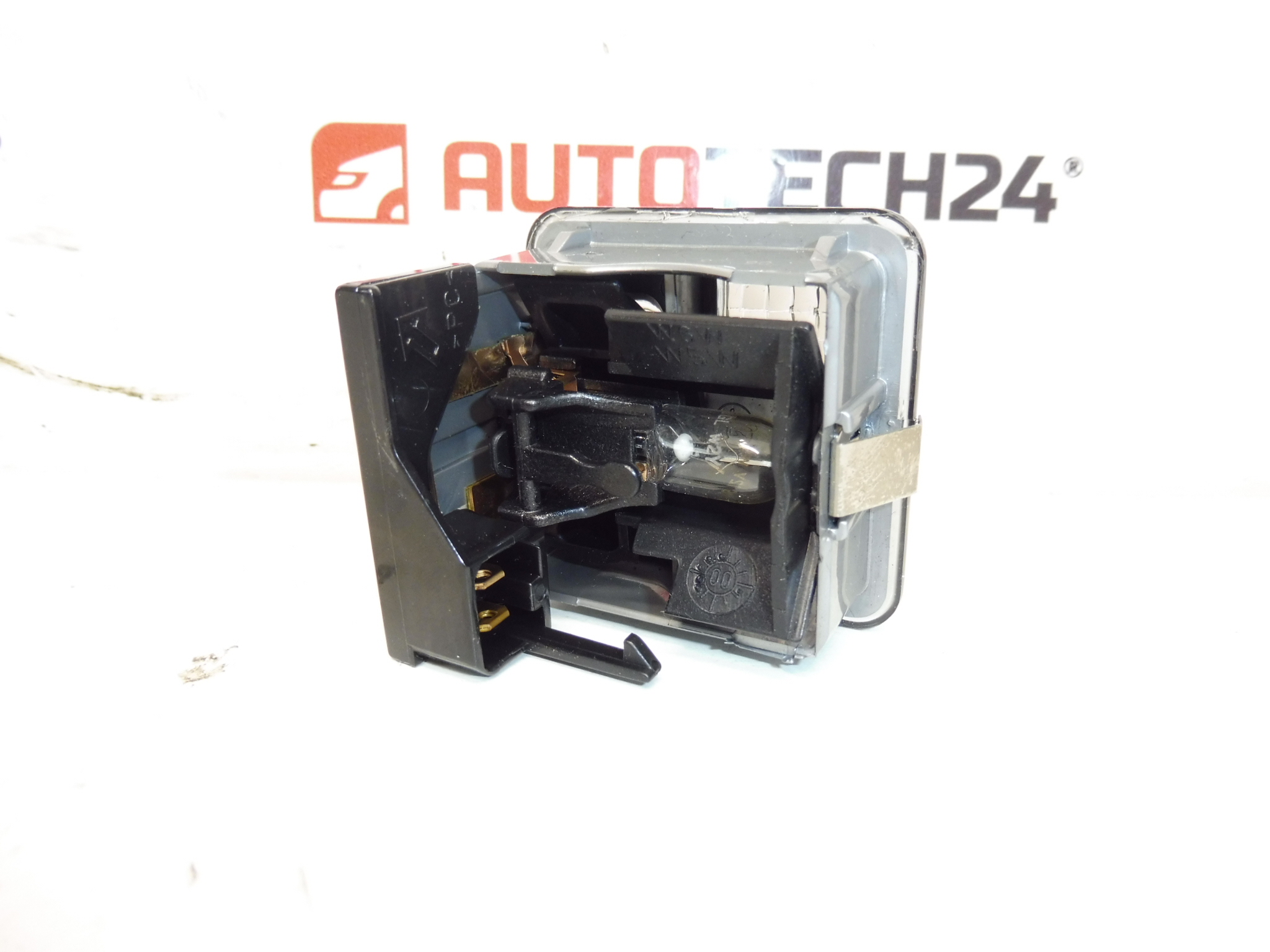 Lâmpada de teto Citroën Peugeot 9607449080 6362J7