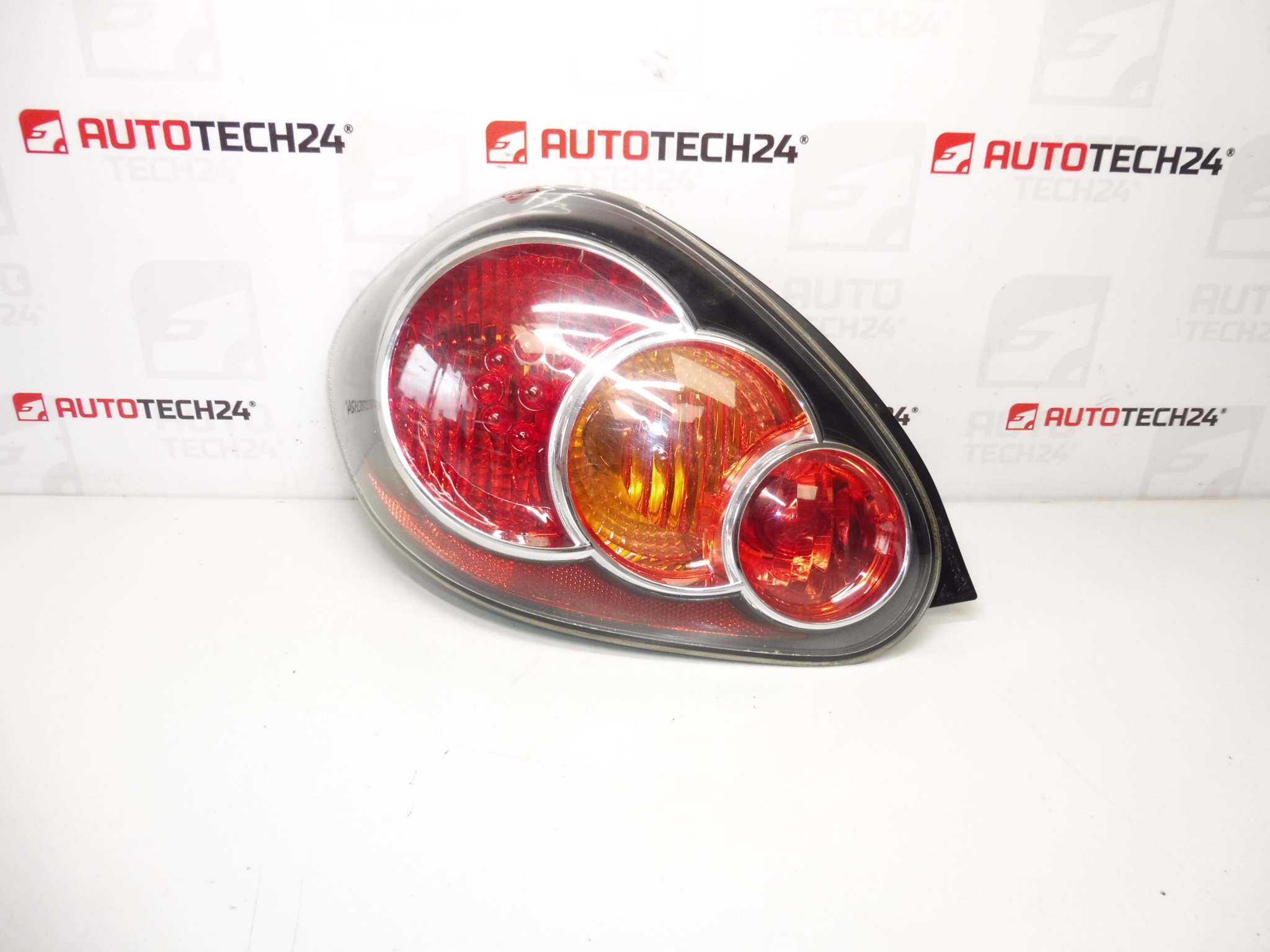 Luz traseira esquerda TOYOTA AYGO 2012 81560-0H071