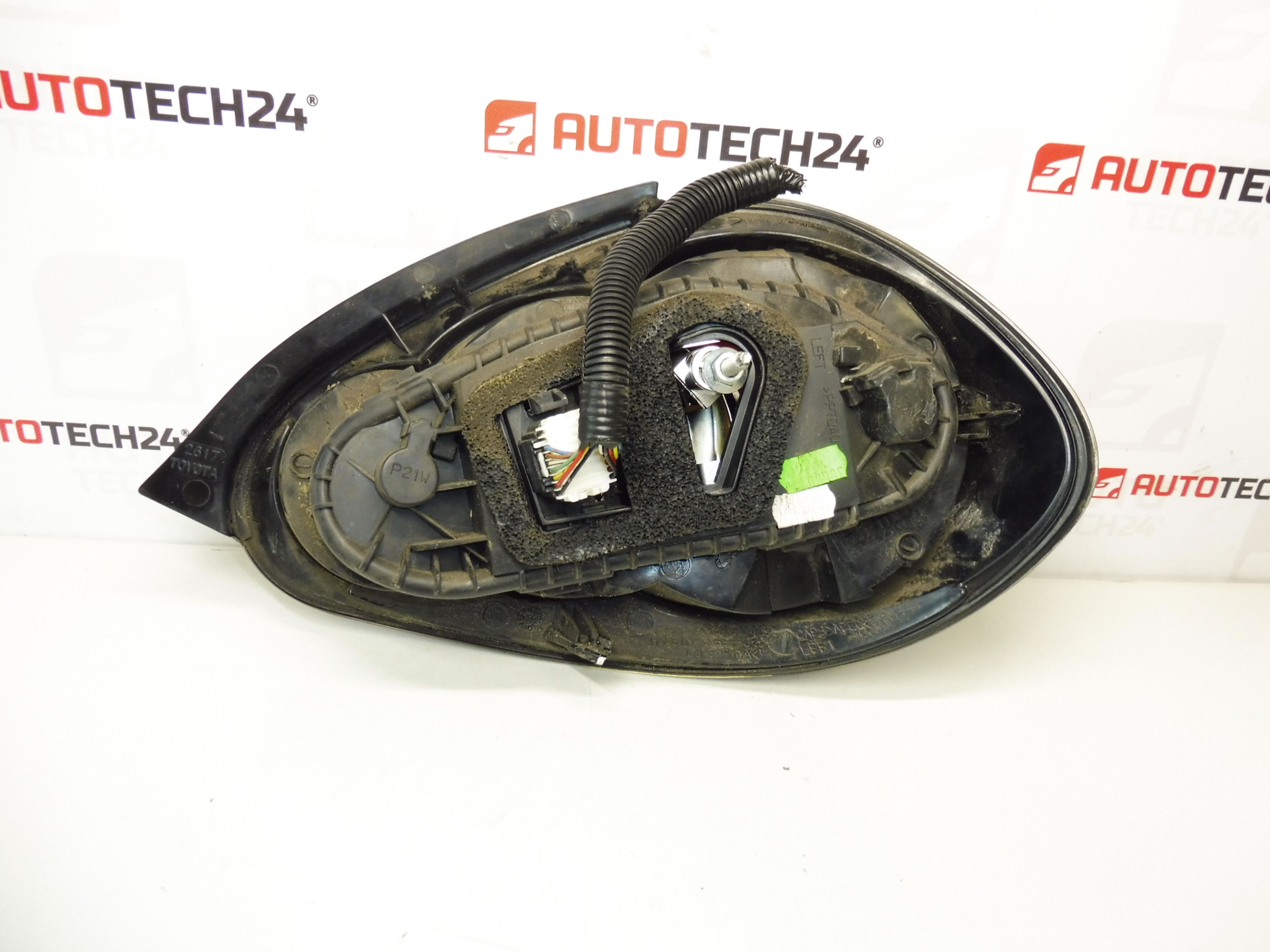 Luz traseira esquerda TOYOTA AYGO 2012 81560-0H071