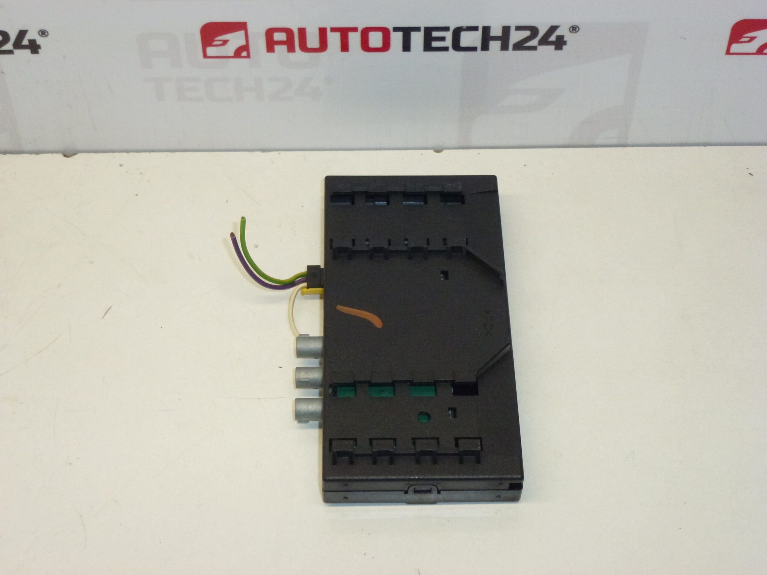 Unidade de antena Citroën Peugeot 9655888380 6561EC