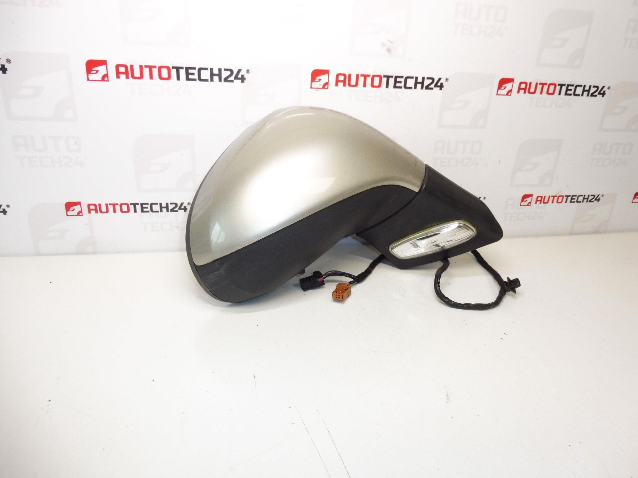 Espelho direito Peugeot 207 ETSC 96806501XT 8149ZH