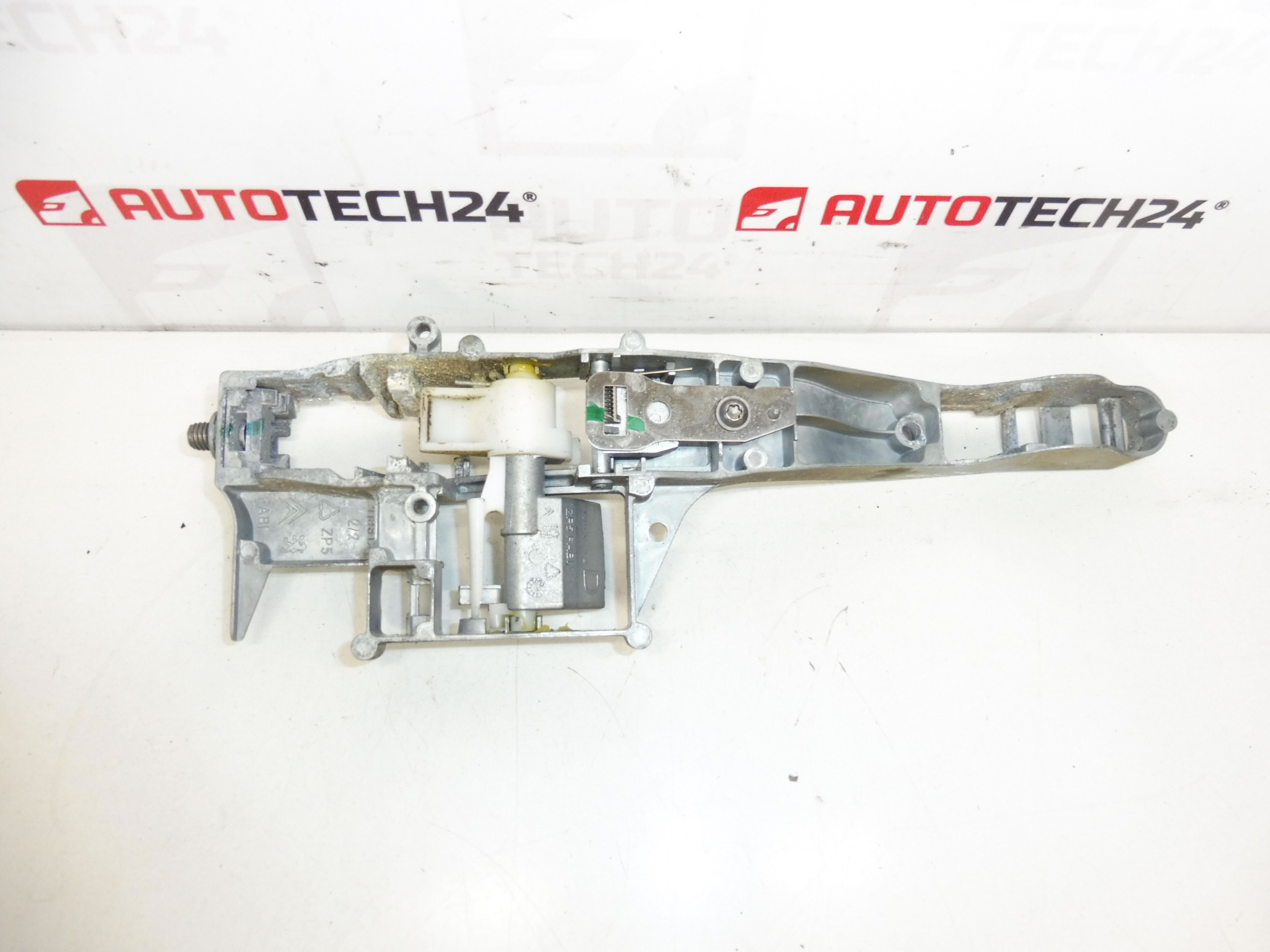 Fixação maçaneta porta dianteira direita Citroën C3 Picasso Peugeot 207 910959