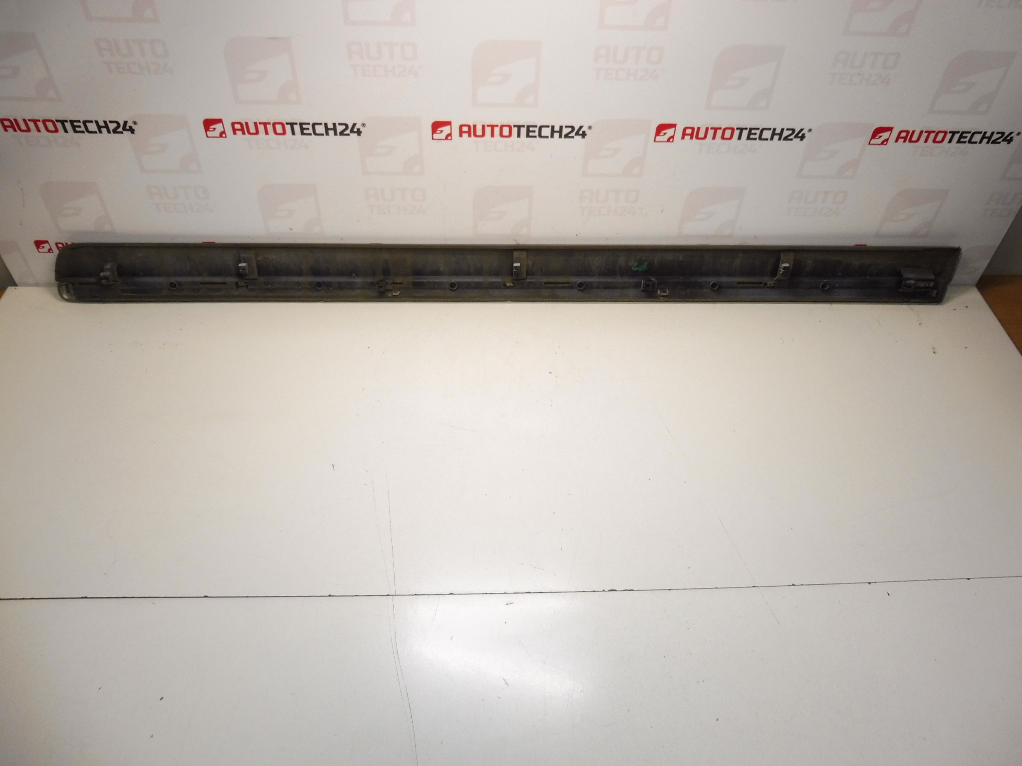 Moldura da porta traseira direita Citroen C8 Peugeot 807 KTQ 1401029677 8546W3