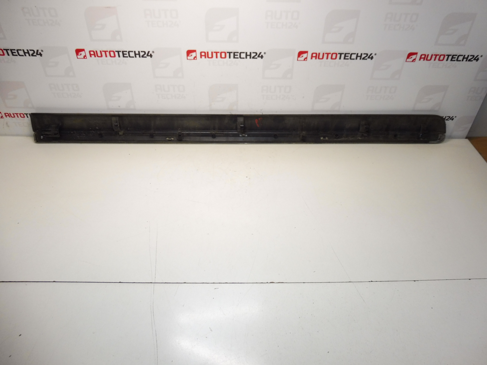 Moldura da porta dianteira direita Citroen C8 Peugeot 807 EZW 1401028477 8545GJ