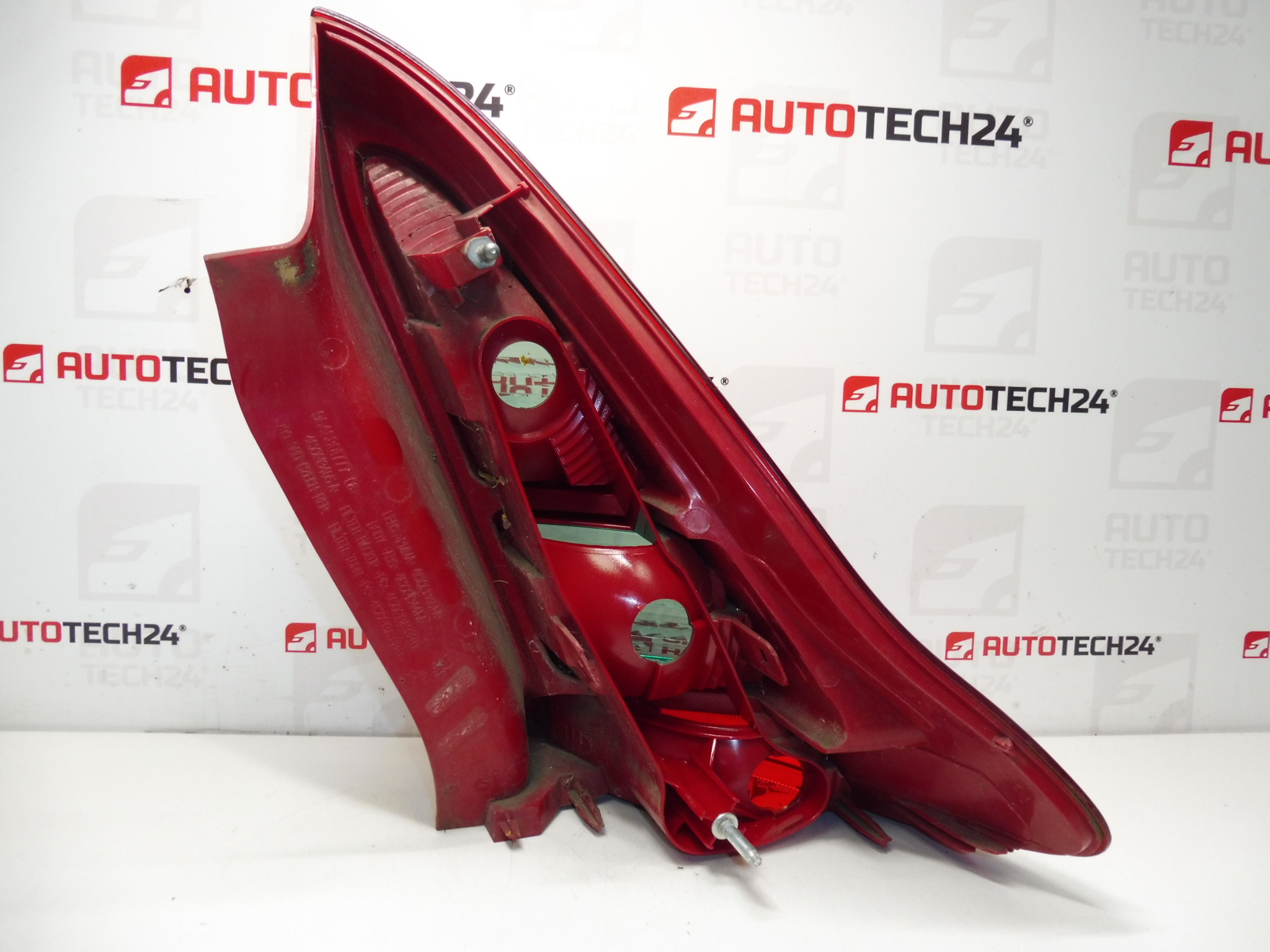 Luz traseira esquerda Citroën C4 3 portas sem soquete 9646801777 6350T6