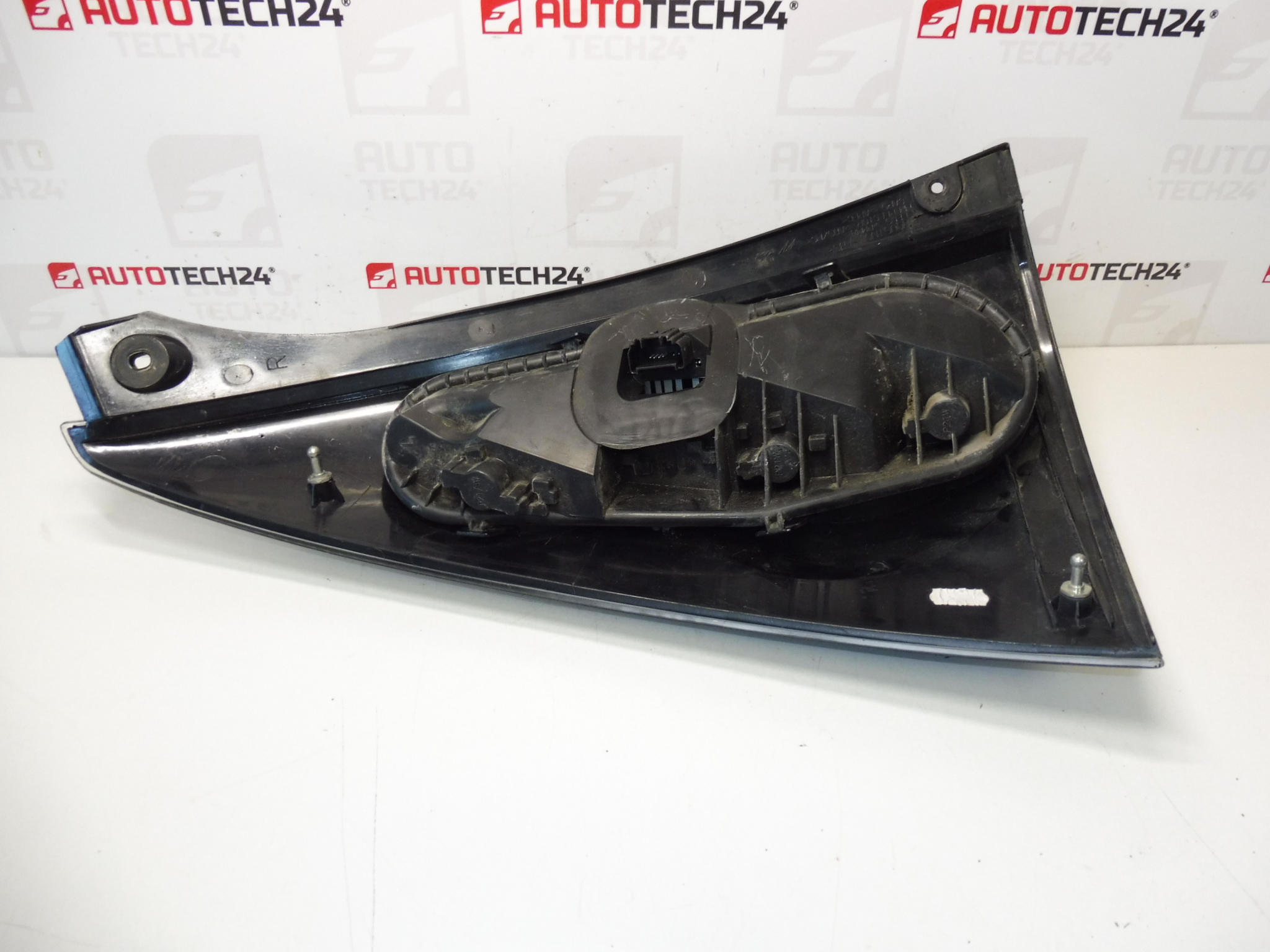 Luz traseira direita Citroën C1 81550-0H060 6351x8