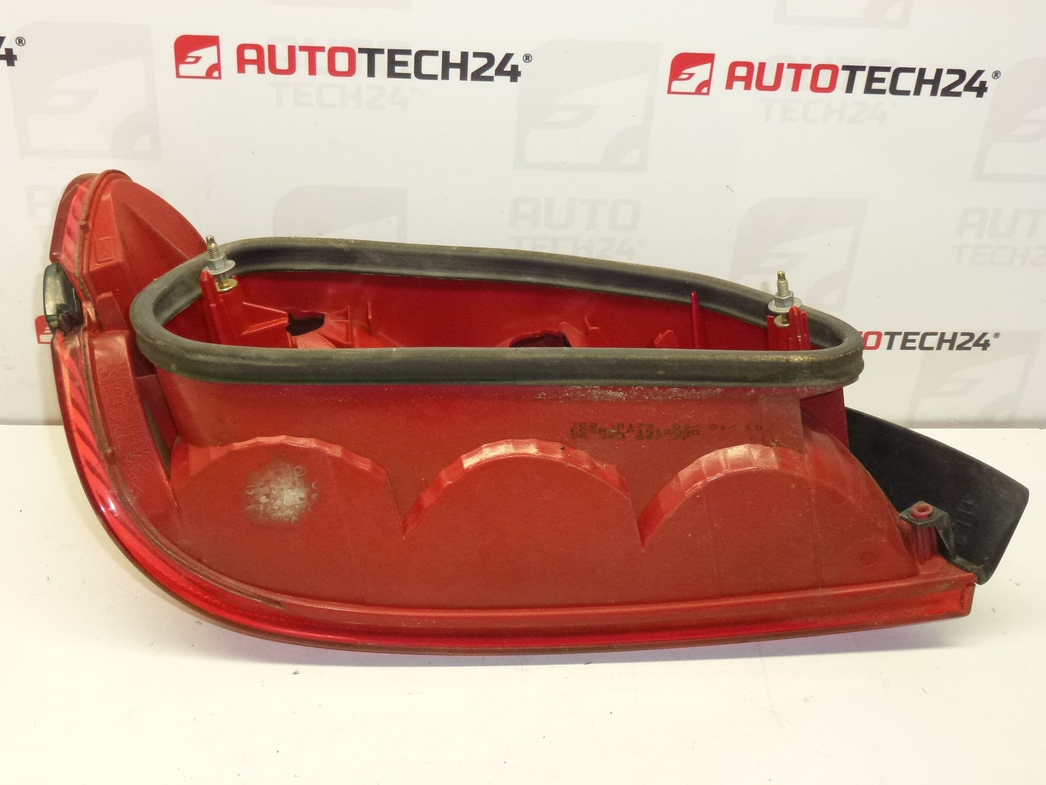 Luz traseira direita com moldura Peugeot 406 4 portas 9630364777 6351L5