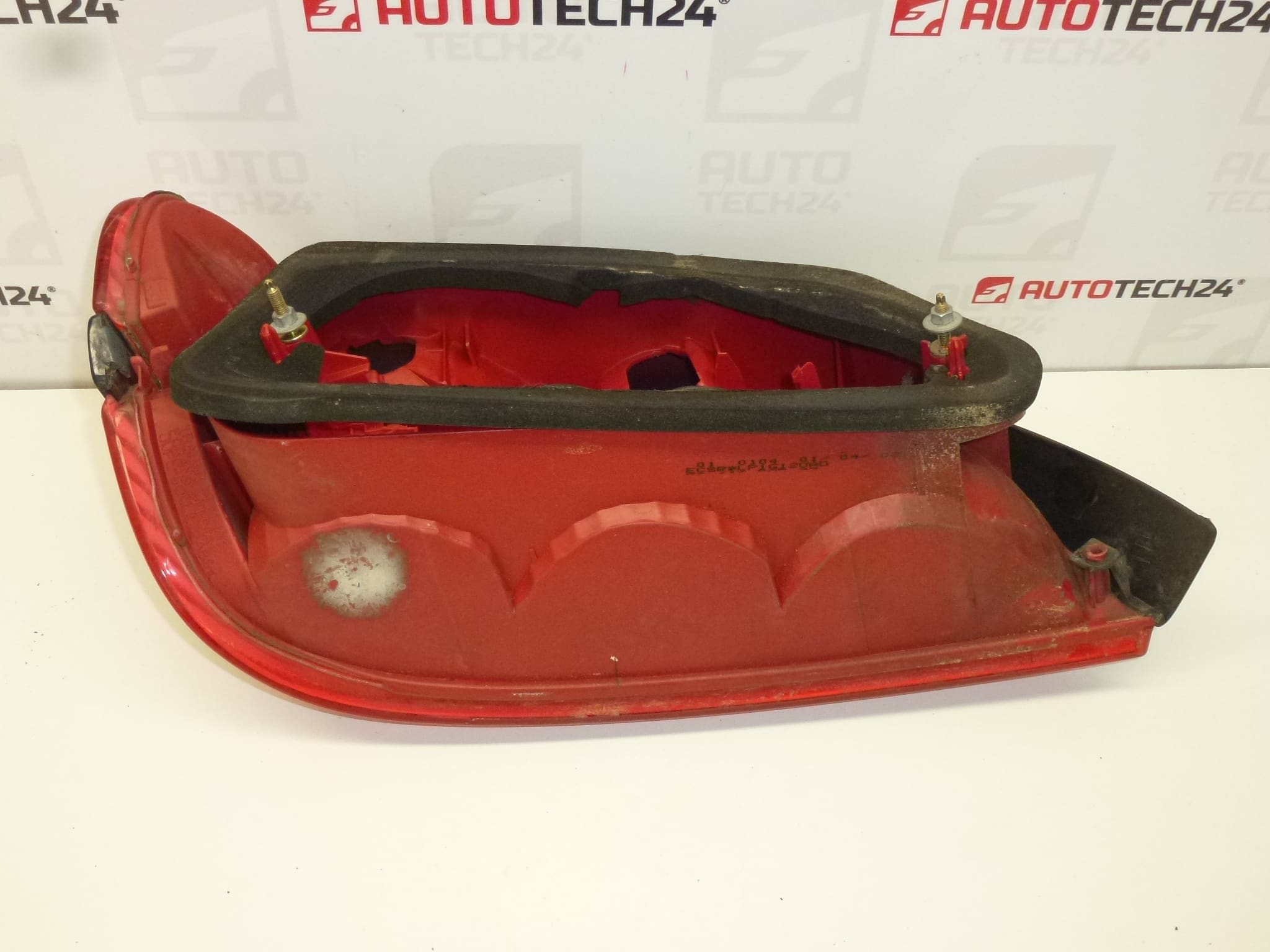 Lâmpada traseira direita com moldura KMPD Peugeot 406 4 portas 9630364777 6351L5