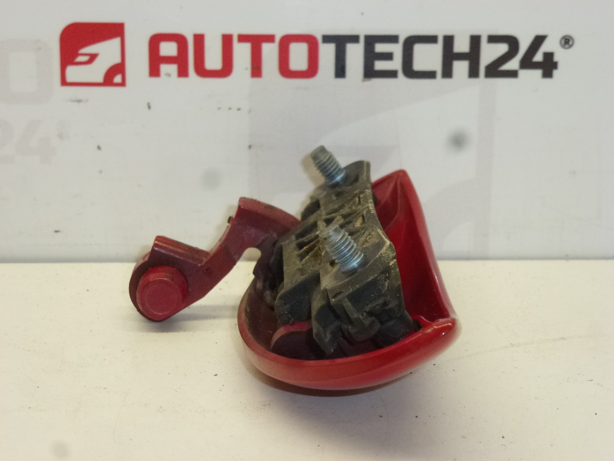 Puxador da porta traseira direita Citroën C1 Peugeot 107 vermelho 9101AN
