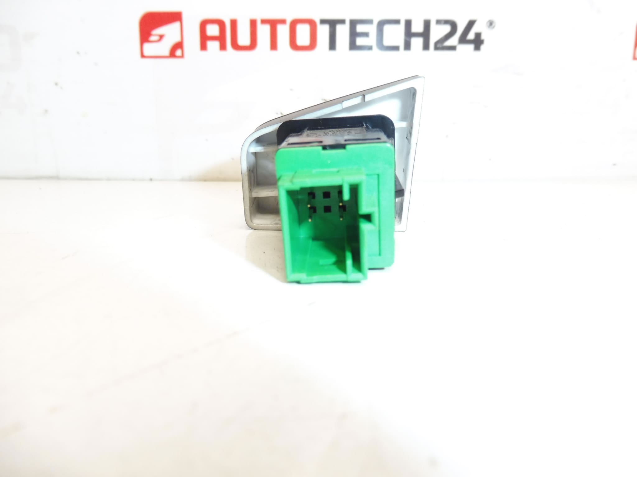 Controlo de Fecho Central Citroën C-Elysée Peugeot 301 96765882ZD - Image 2