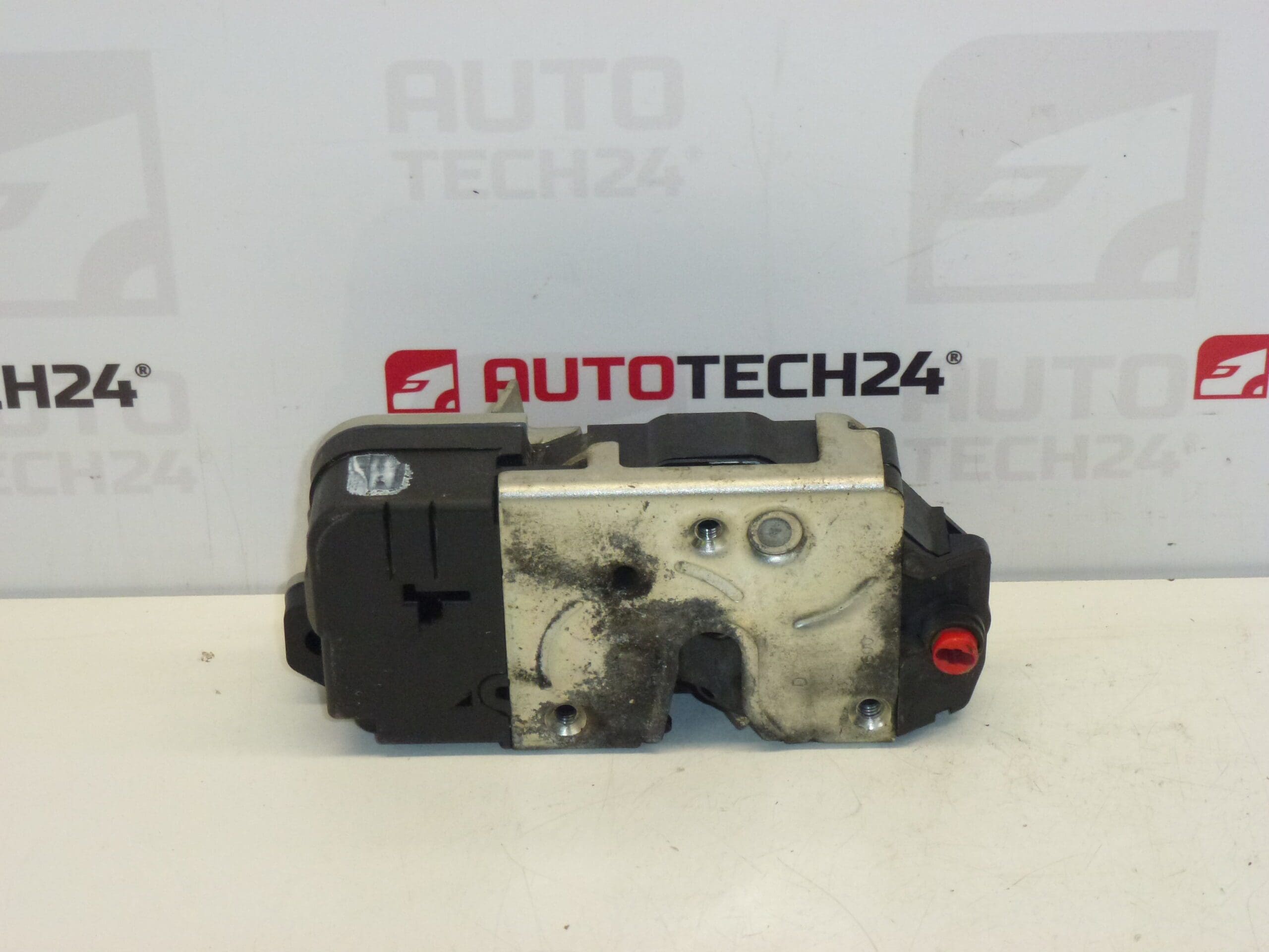 Fechadura da porta traseira direita Peugeot 206 206+ 9138J0