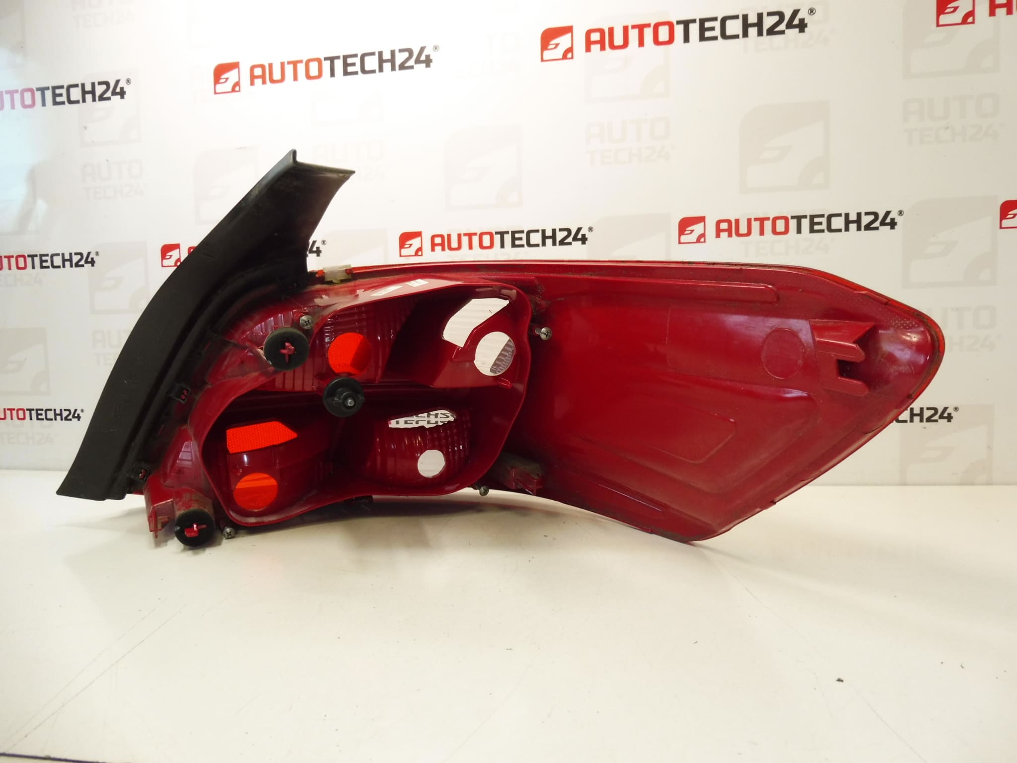 Luz Traseira Esquerda Peugeot 301 9674807780 - Image 2