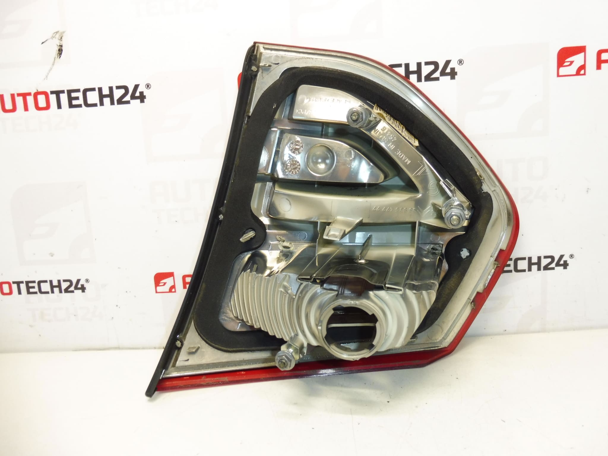 Luz Traseira Esquerda da Tampa para Citroën C4 Picasso 9653547777 6350CC - Image 2