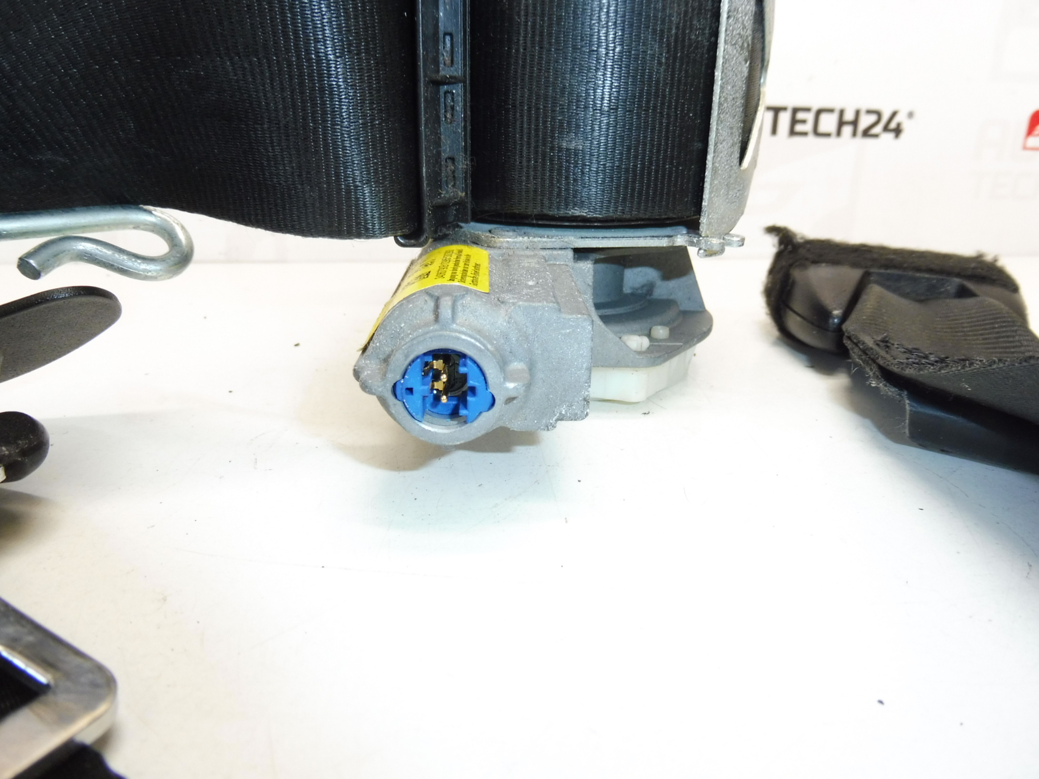 Cinto de segurança direito Peugeot 3008 5008 34068389F 8975HN