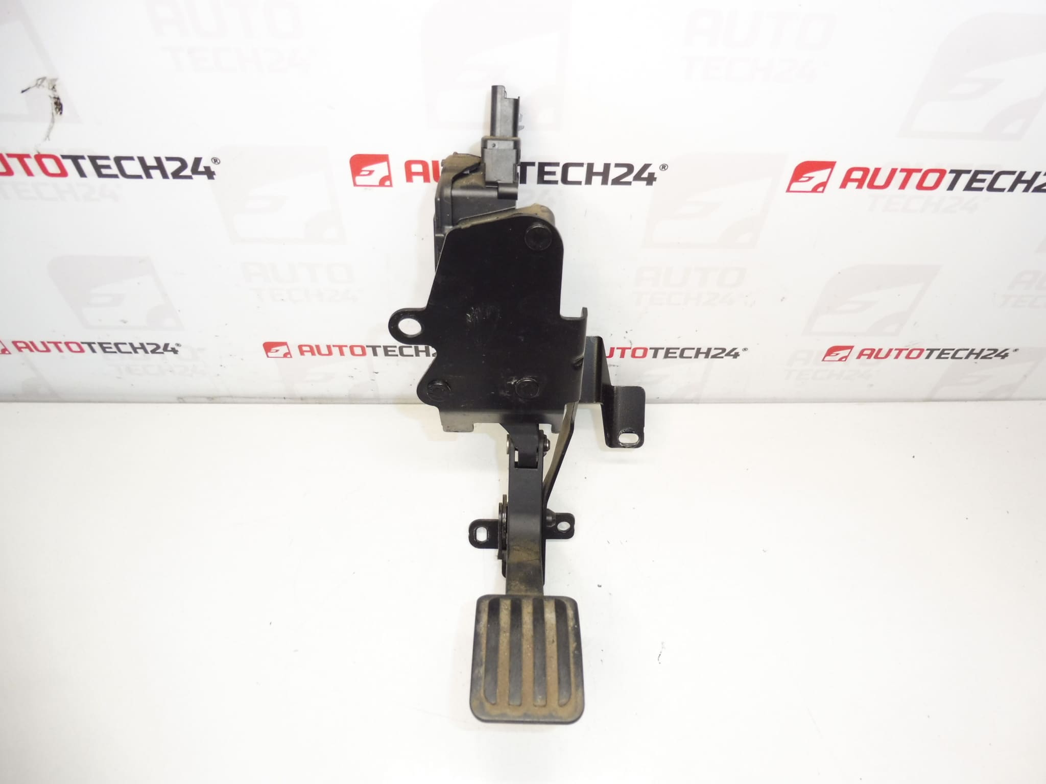 Hella Citroën Peugeot 1400752980 1601S8 Pedal