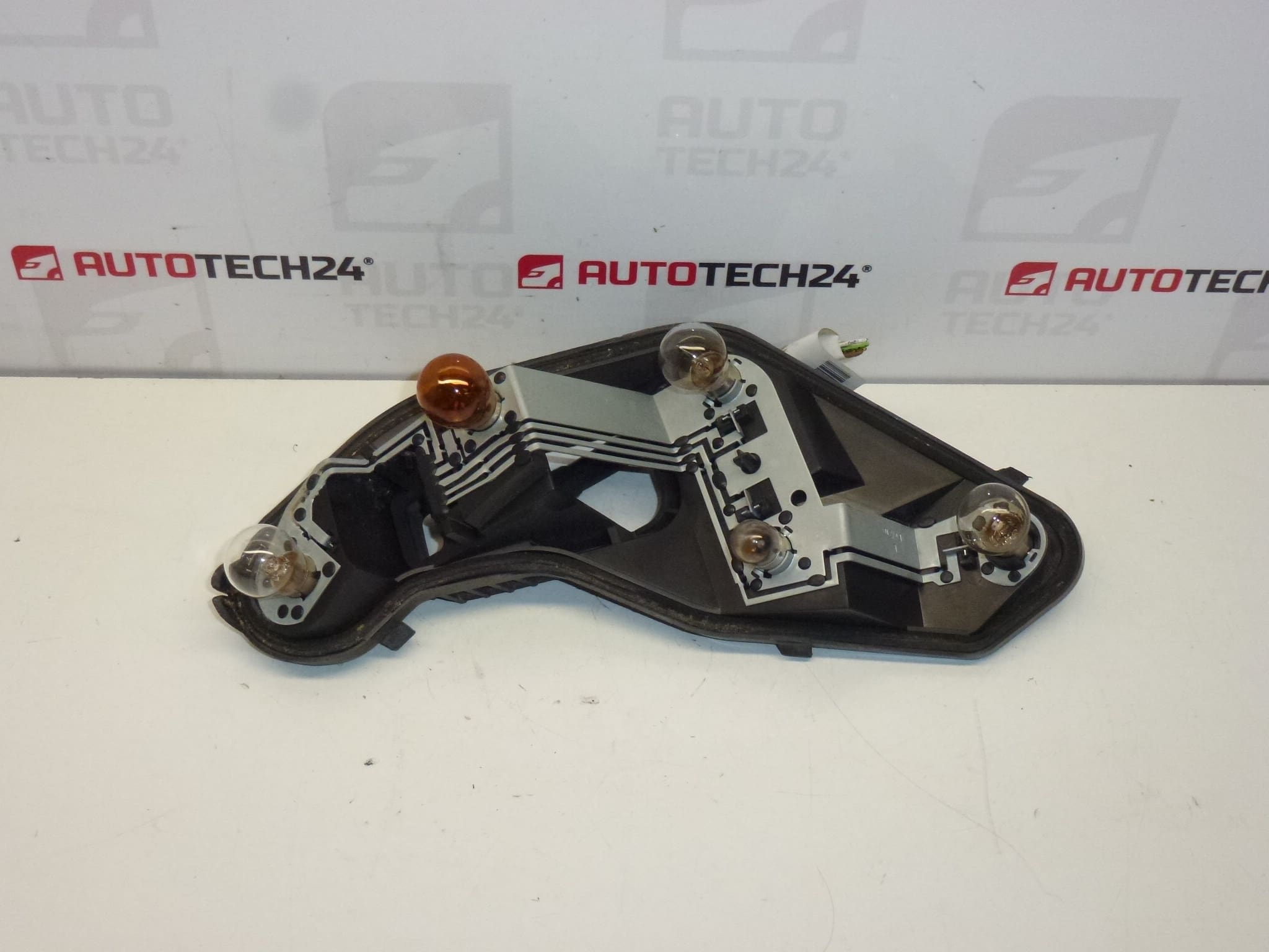 Soquete da lâmpada traseira esquerda + cabo Peugeot 207 6350Y7