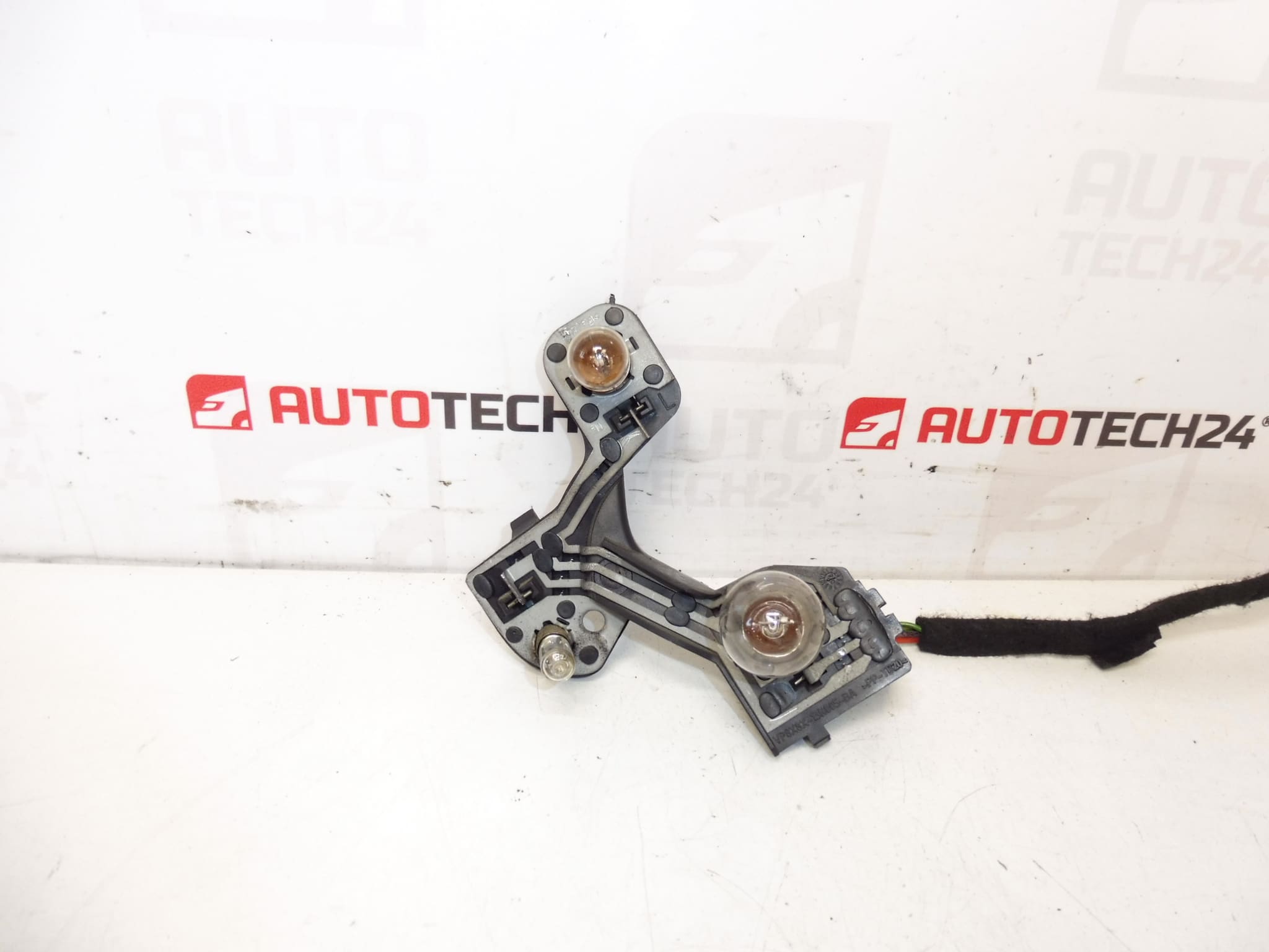 Voltar para a luz traseira Citroën C5 X7 9671811480 6351JR