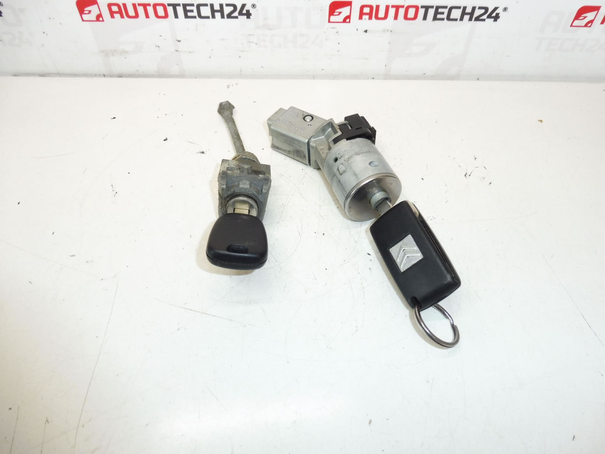 Conjunto de bloqueios e 2 chaves Citroën Peugeot 4162kf 4162kc