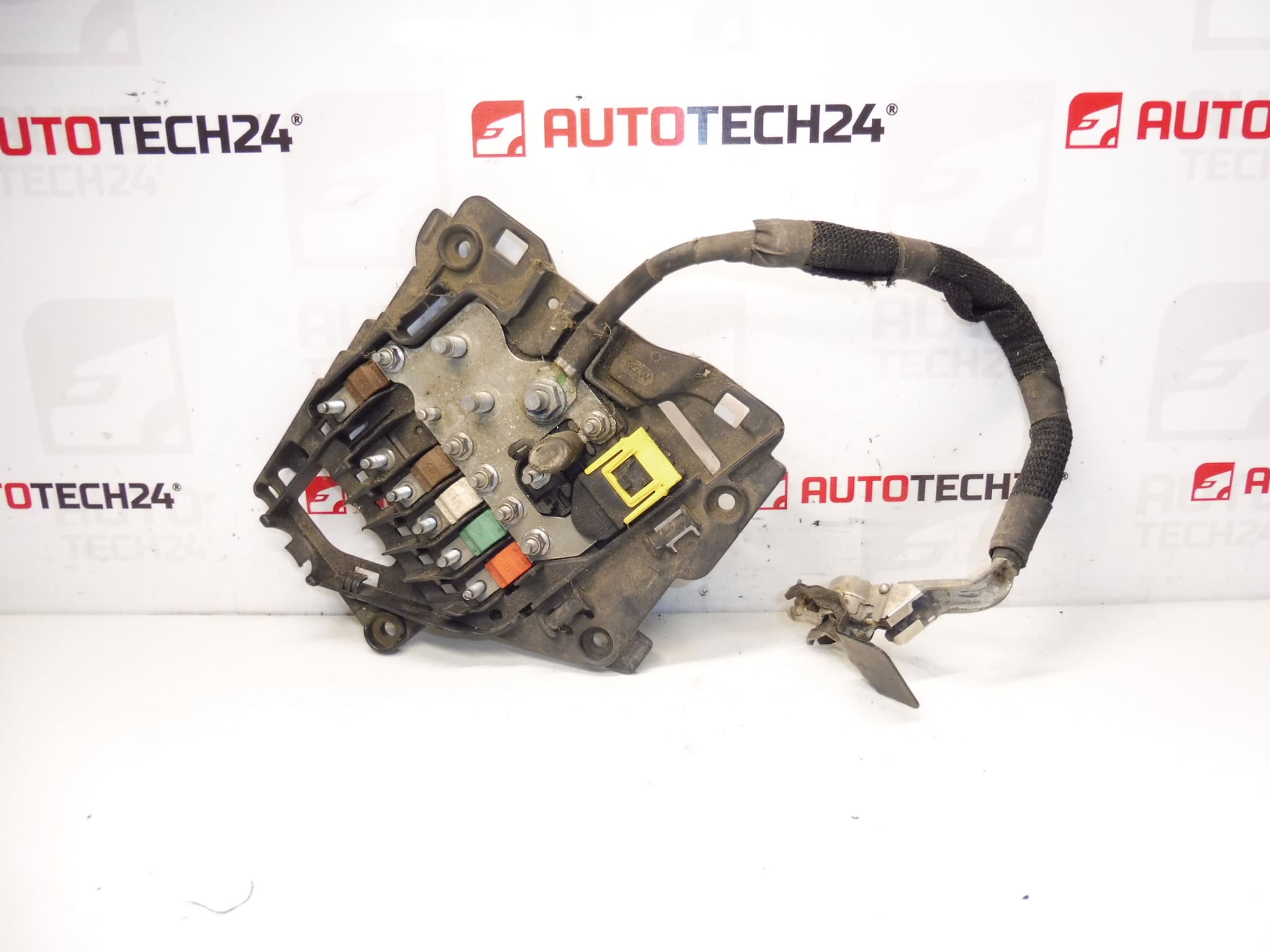 Citroën Peugeot 9675123880 Módulo de fusível