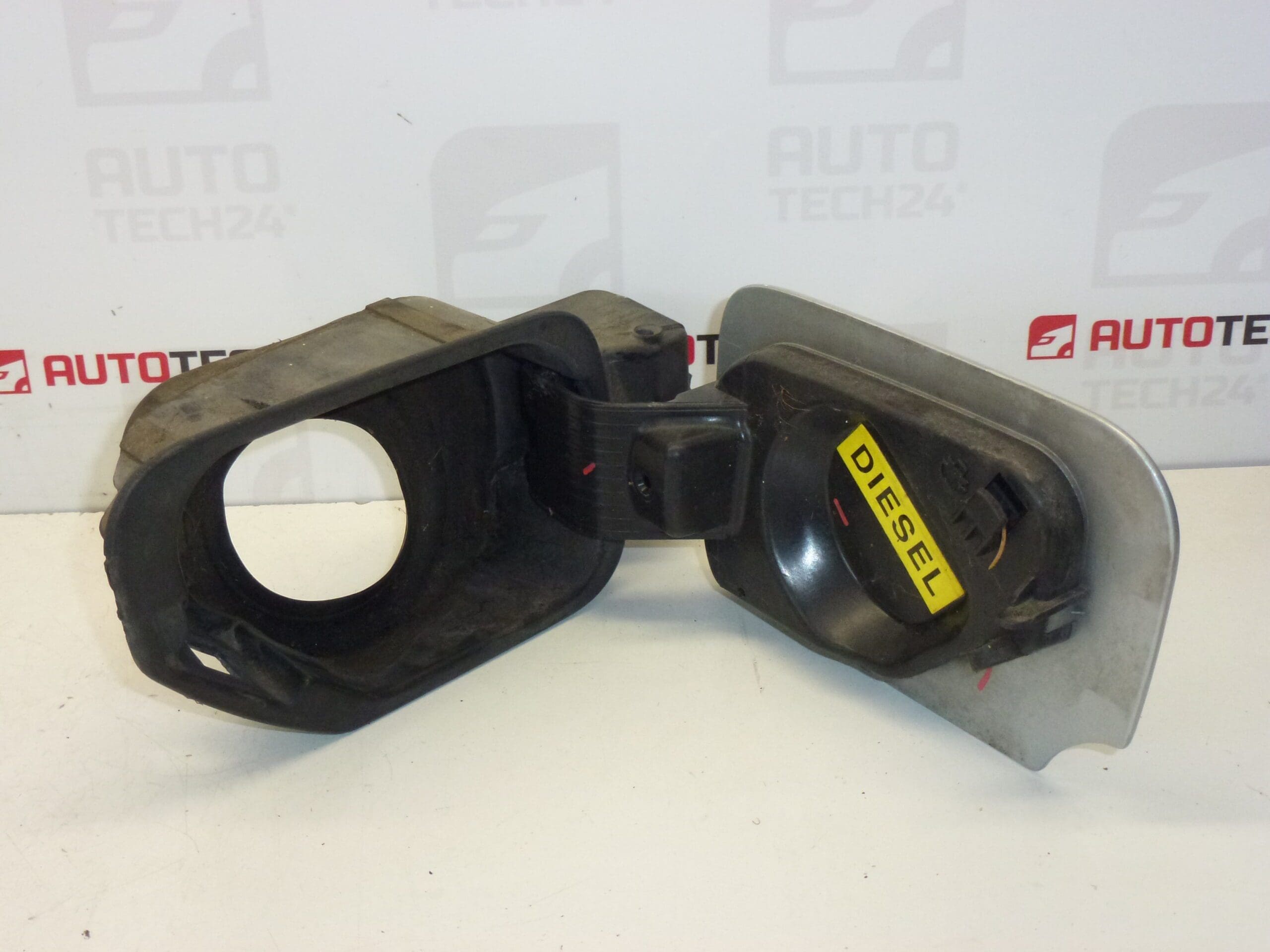 Tampa de cobertura do reservatório Peugeot 407 1517A7 151877 EZRC - Image 2