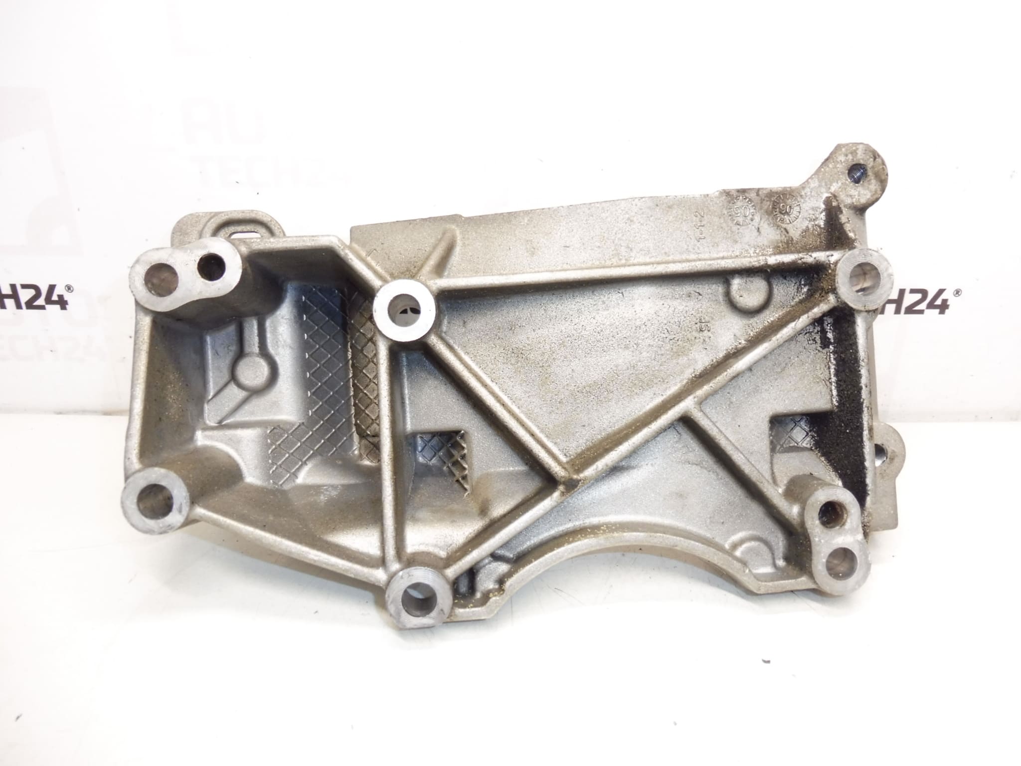 Suporte do Alternador 1.8 16V 2.0 16V Citroën Peugeot 9648735580 5706J8 - Image 2