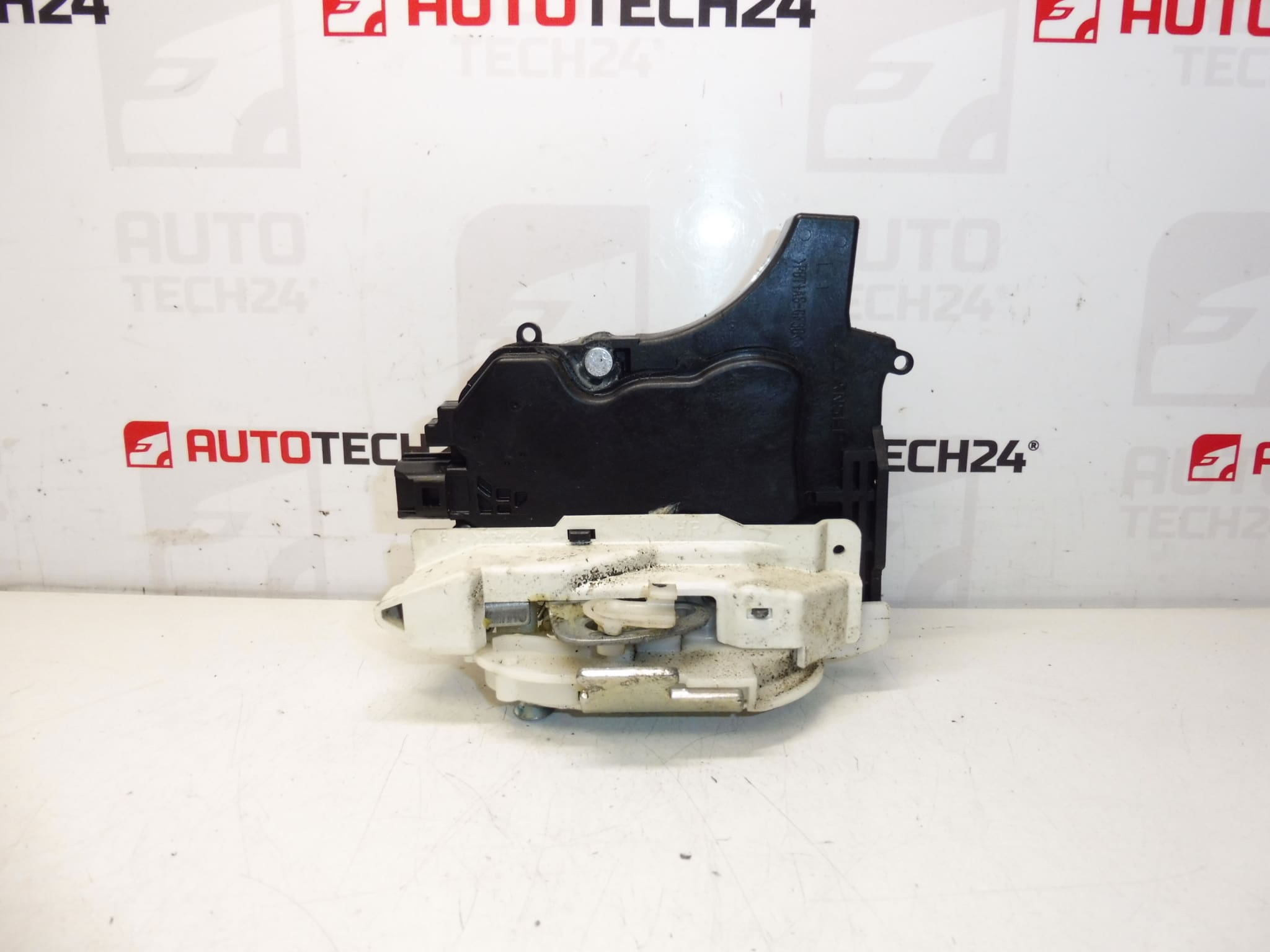 Trava da porta traseira esquerda Citroën C-Crosser Peugeot 4007 9137N0