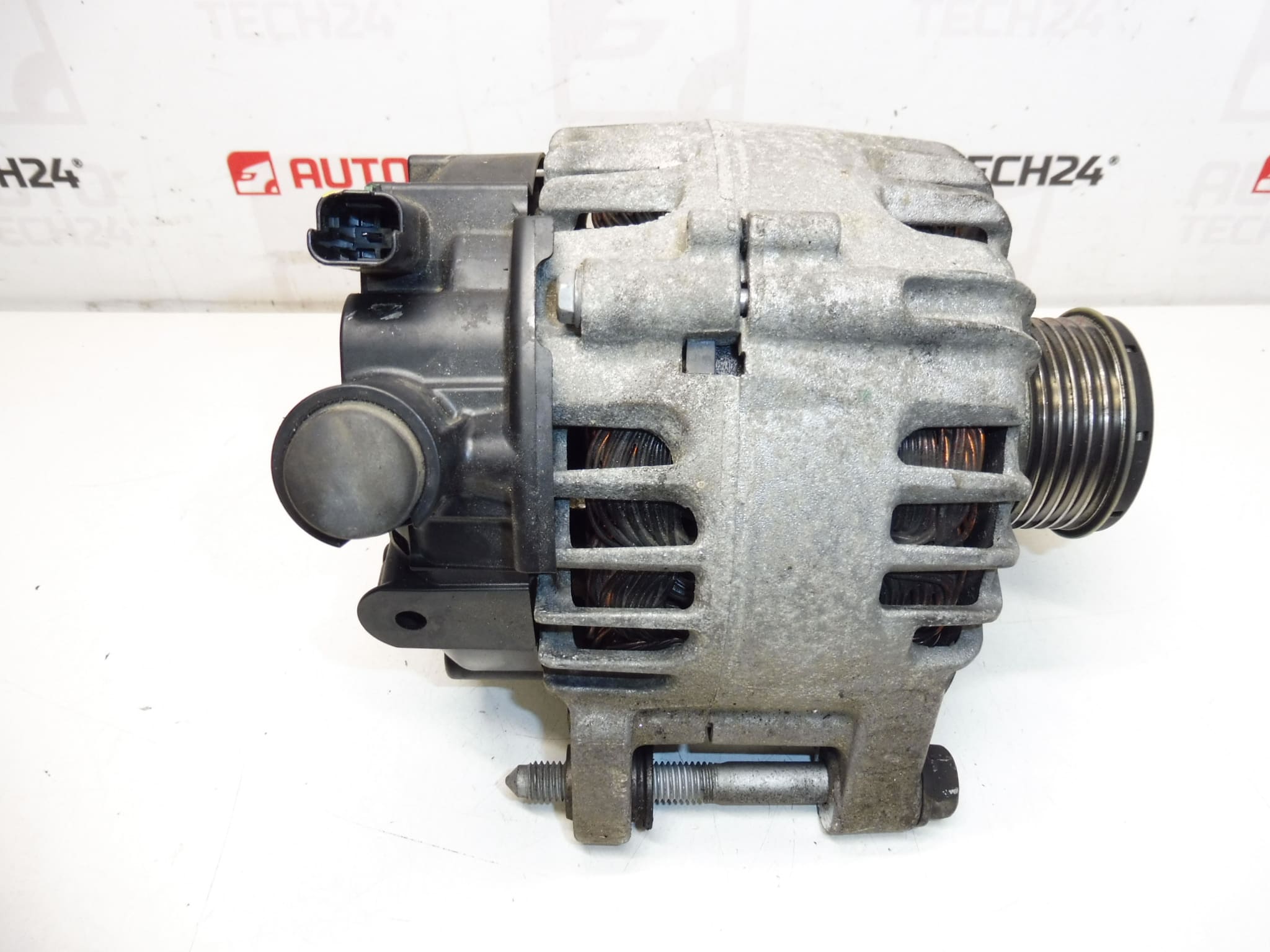 Alternador Valeo FG15T168 Citroën Peugeot 9826573480 - Image 2
