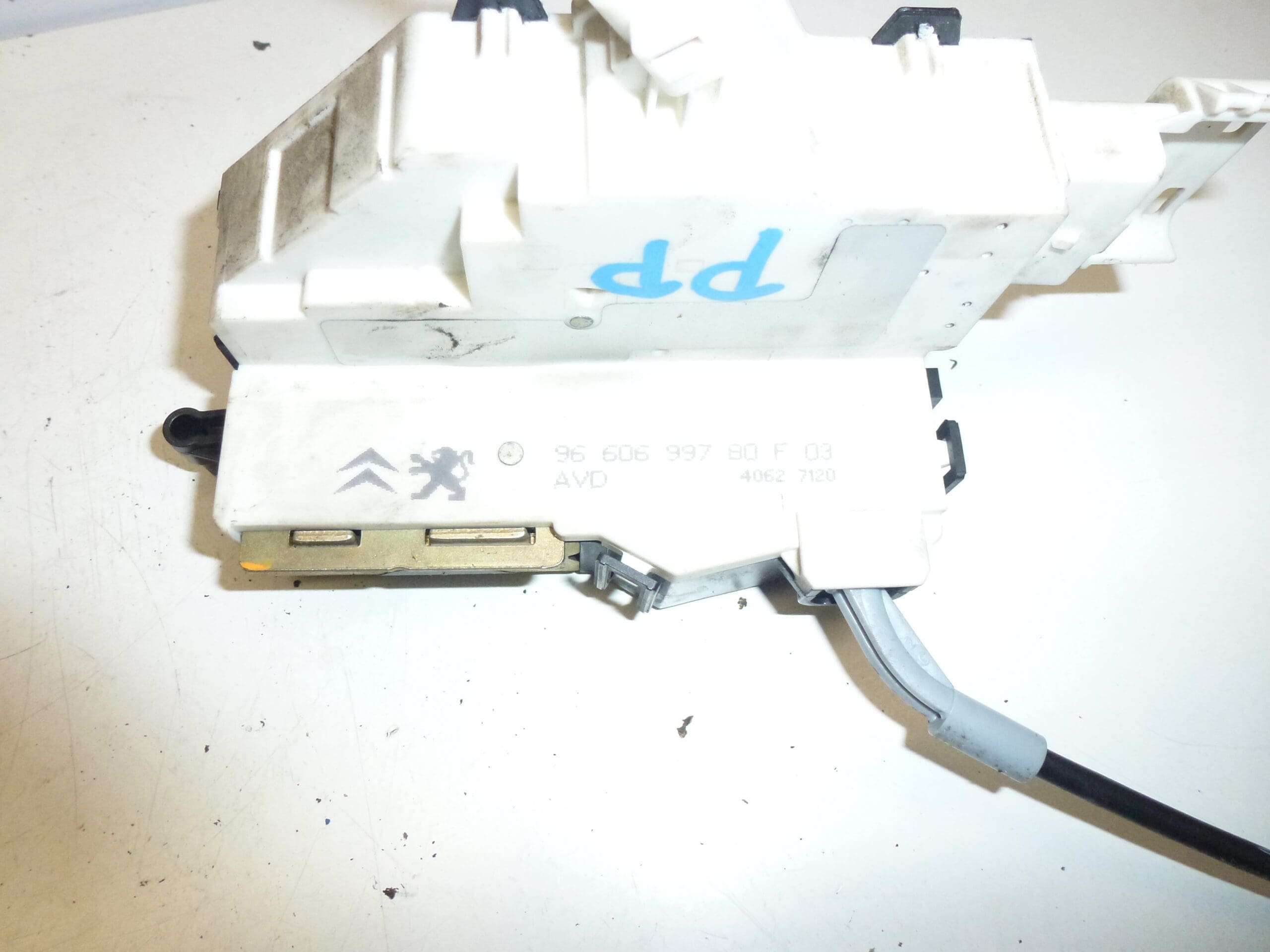 Fechadura da porta dianteira direita Citroën C4 9660699780 9136R8 - Image 2