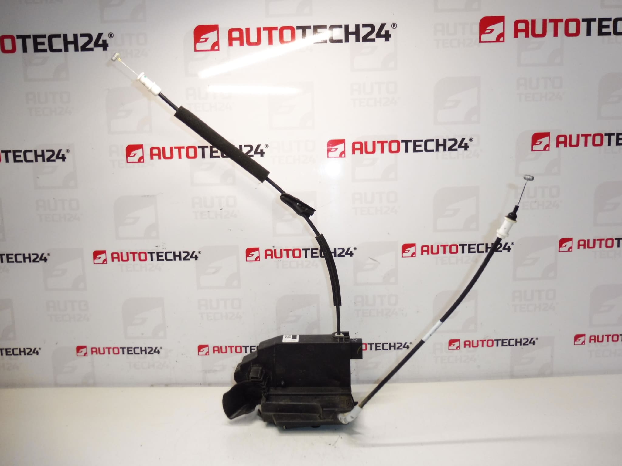 Fechadura da porta do passageiro dianteiro direito Peugeot 308 T9 9810309380