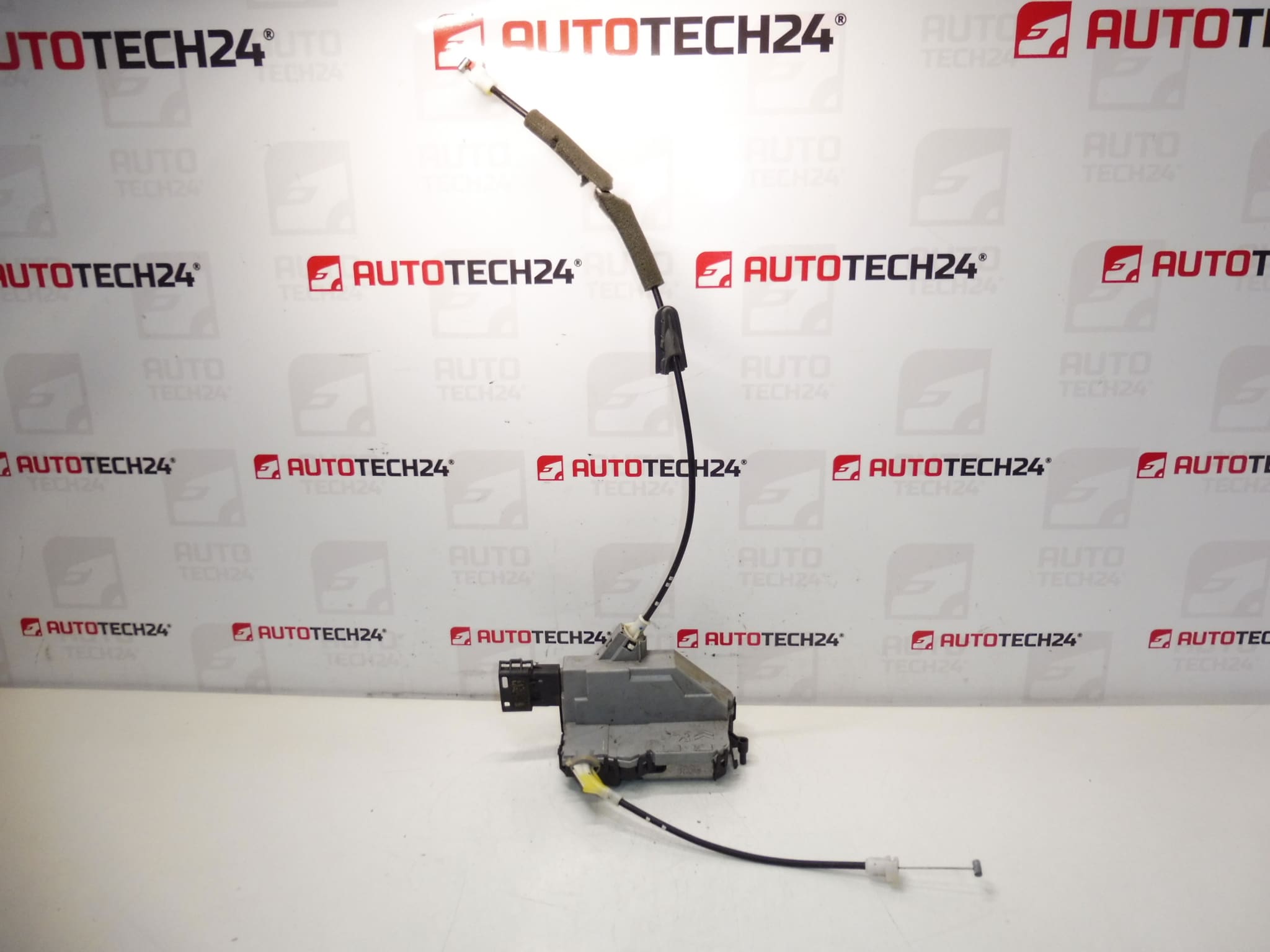 Fechadura da porta do passageiro traseiro esquerdo Peugeot 3008 5008 9800623780 9137T8