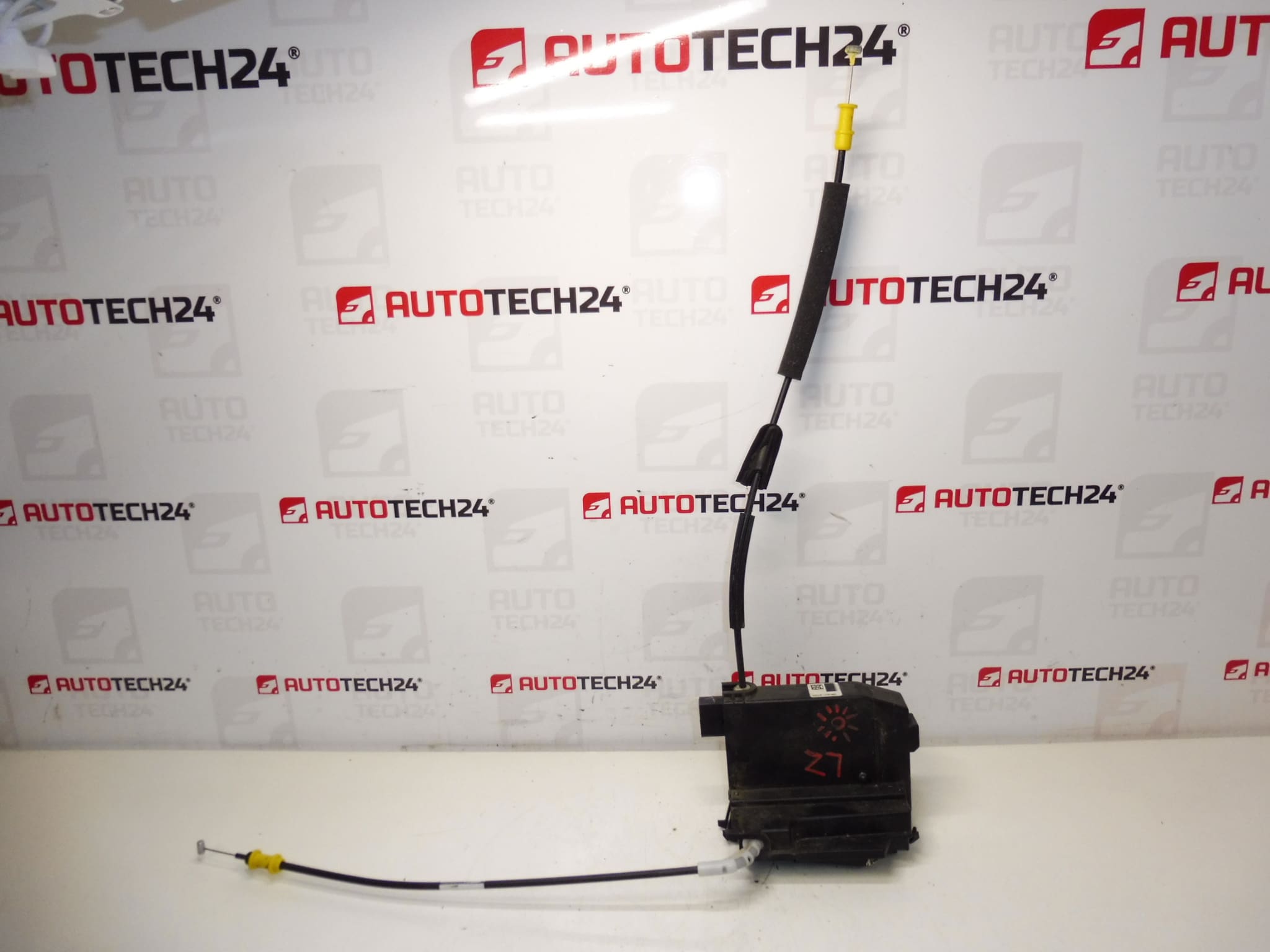 Fechadura da porta do passageiro traseiro esquerdo Peugeot 308 T9 9826126080