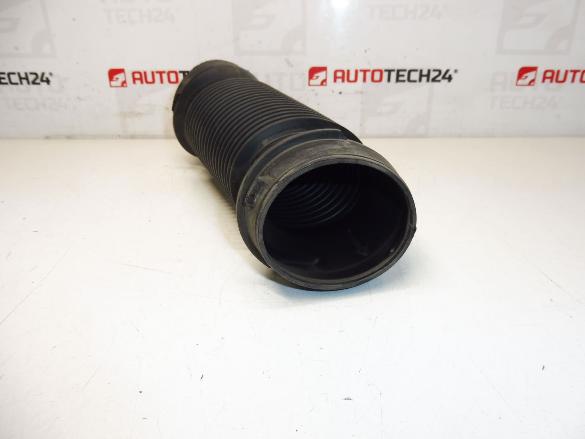 Bocal de entrada de ar 1.4 VTI 70 kW 8FS Citroën Peugeot 9684577280 1436R0 - Image 2