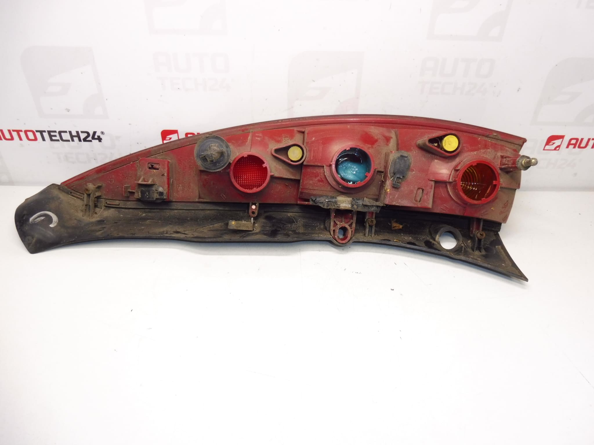 Luz inferior traseira direita Citroën C5 I e II Kombi 9637356480 6351P7 - Image 2
