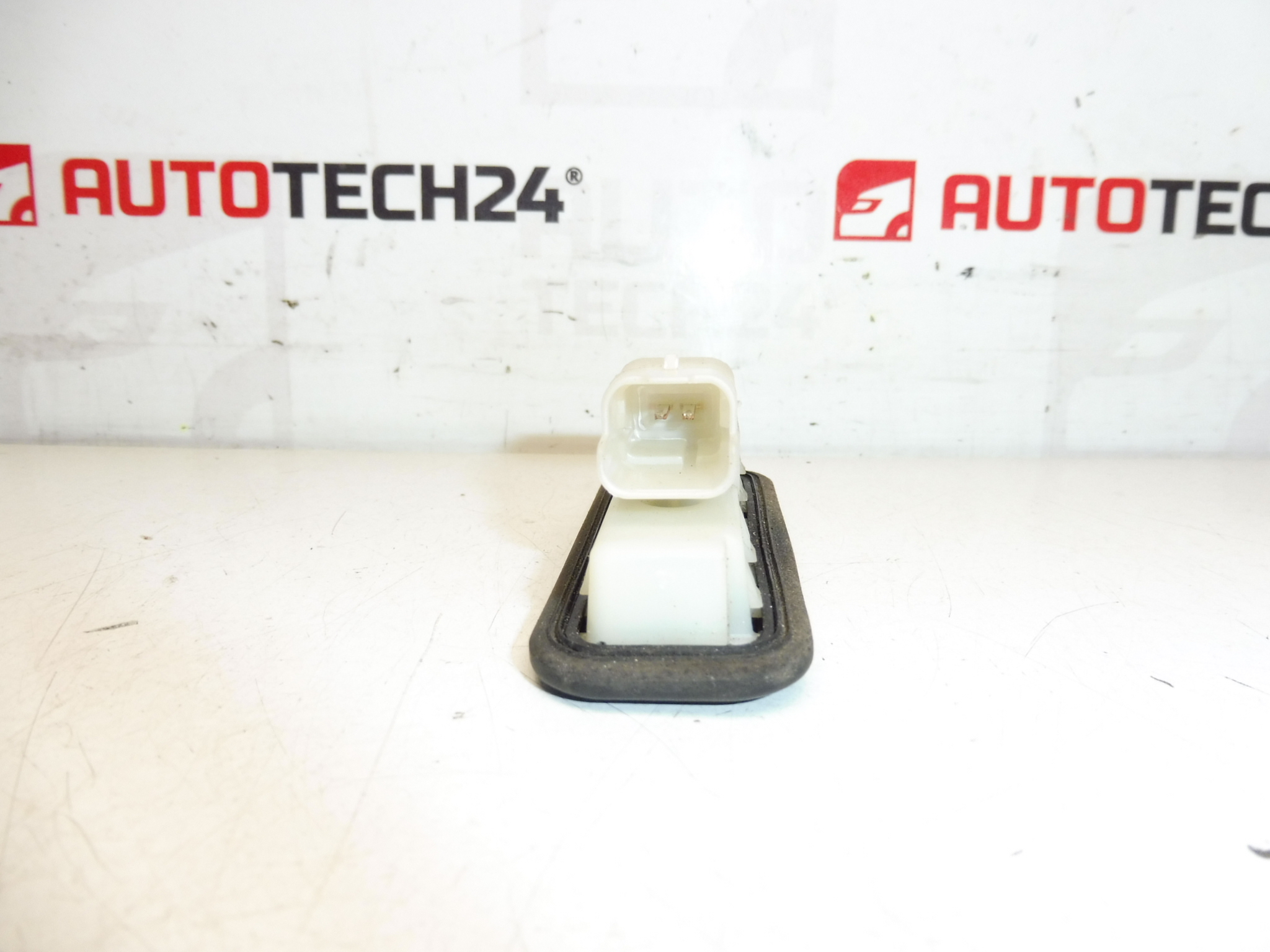 Comando da Tampa Traseira Citroën Peugeot 9676028380